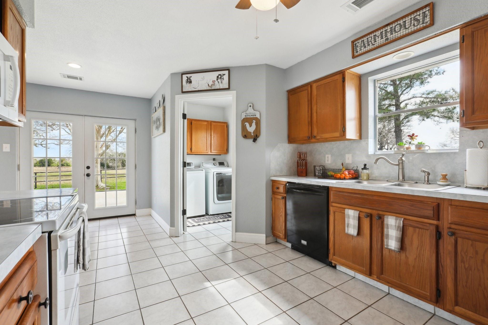 596 Nink Rd, Smithville, TX 78957
