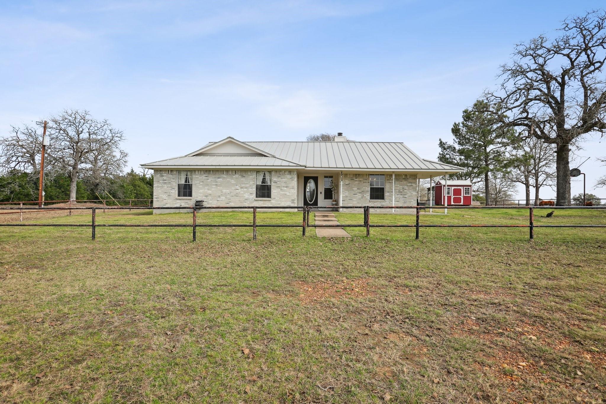 596 Nink Rd, Smithville, TX 78957