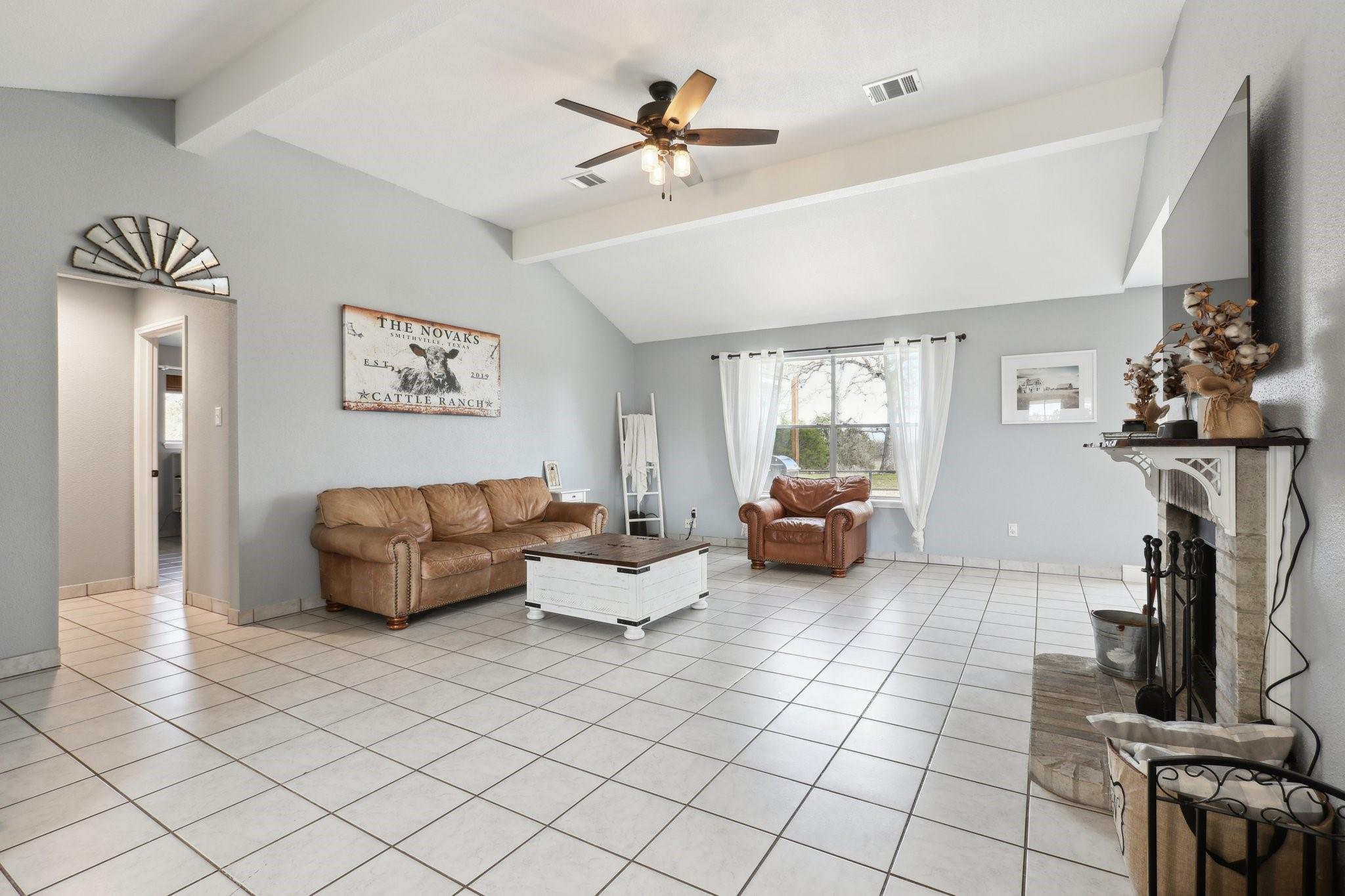 596 Nink Rd, Smithville, TX 78957