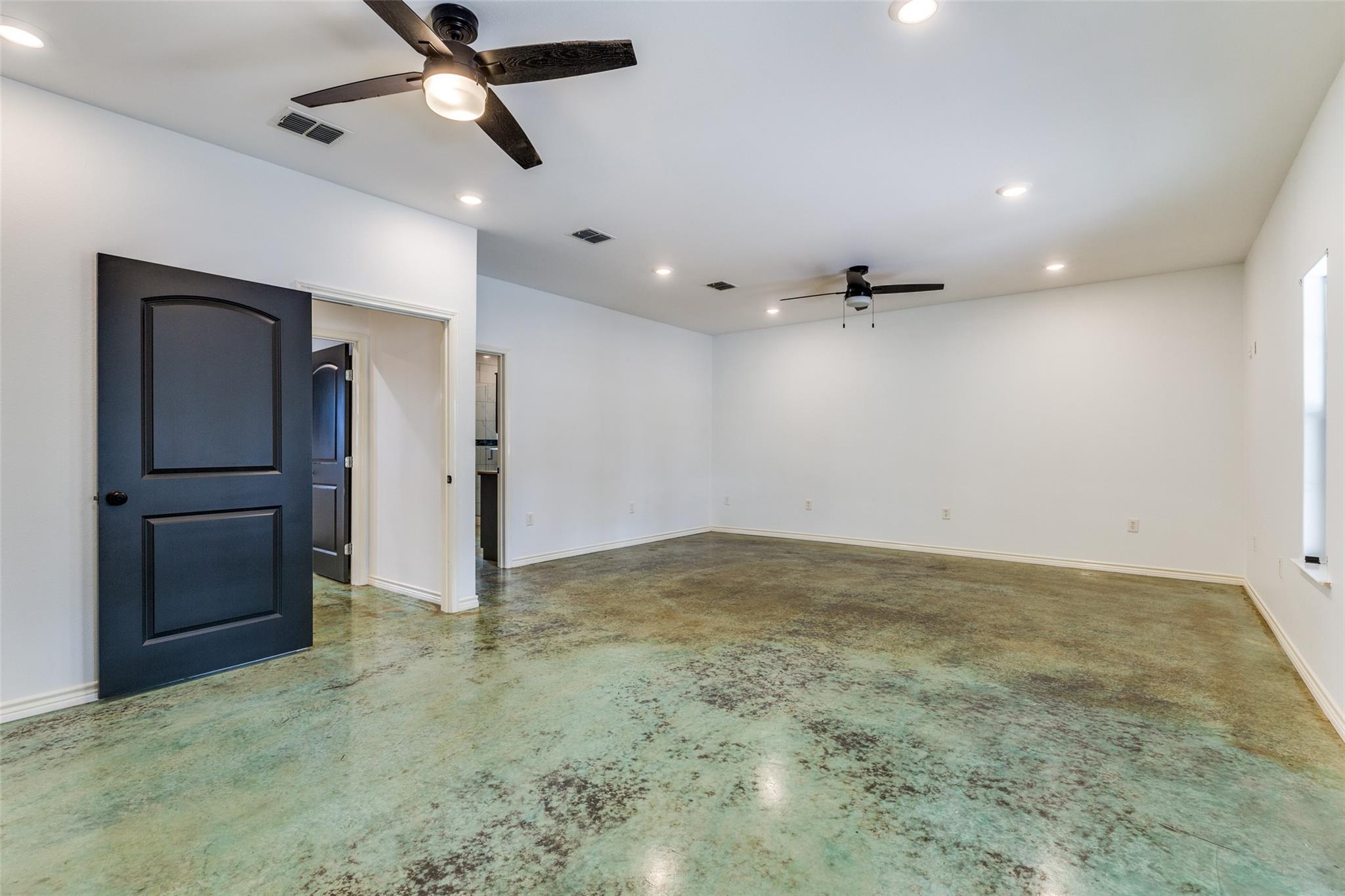 1415 E Highway 90, Luling, TX 78648