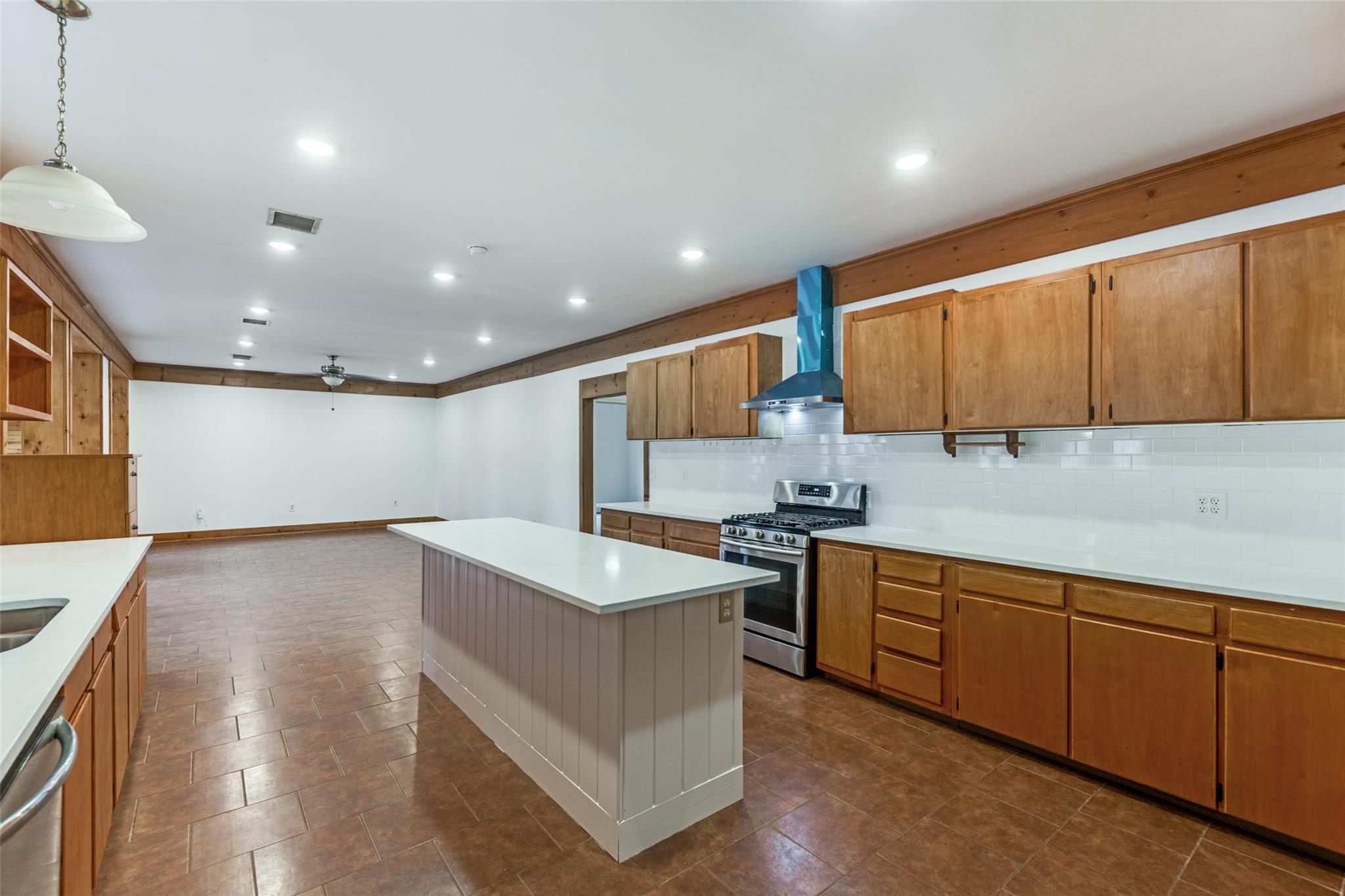 1415 E Highway 90, Luling, TX 78648