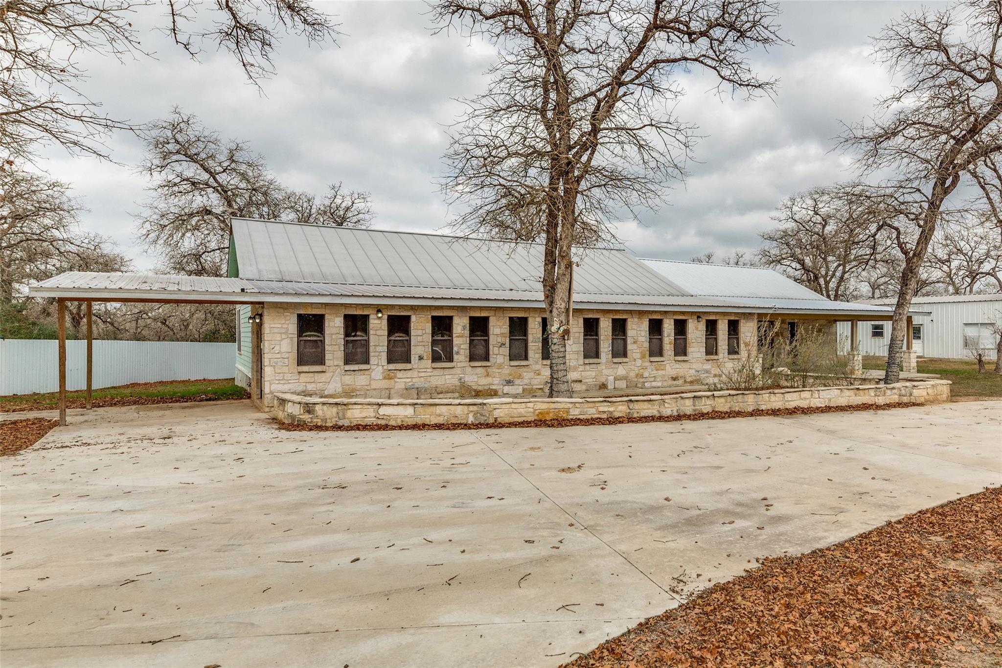 1415 E Highway 90, Luling, TX 78648