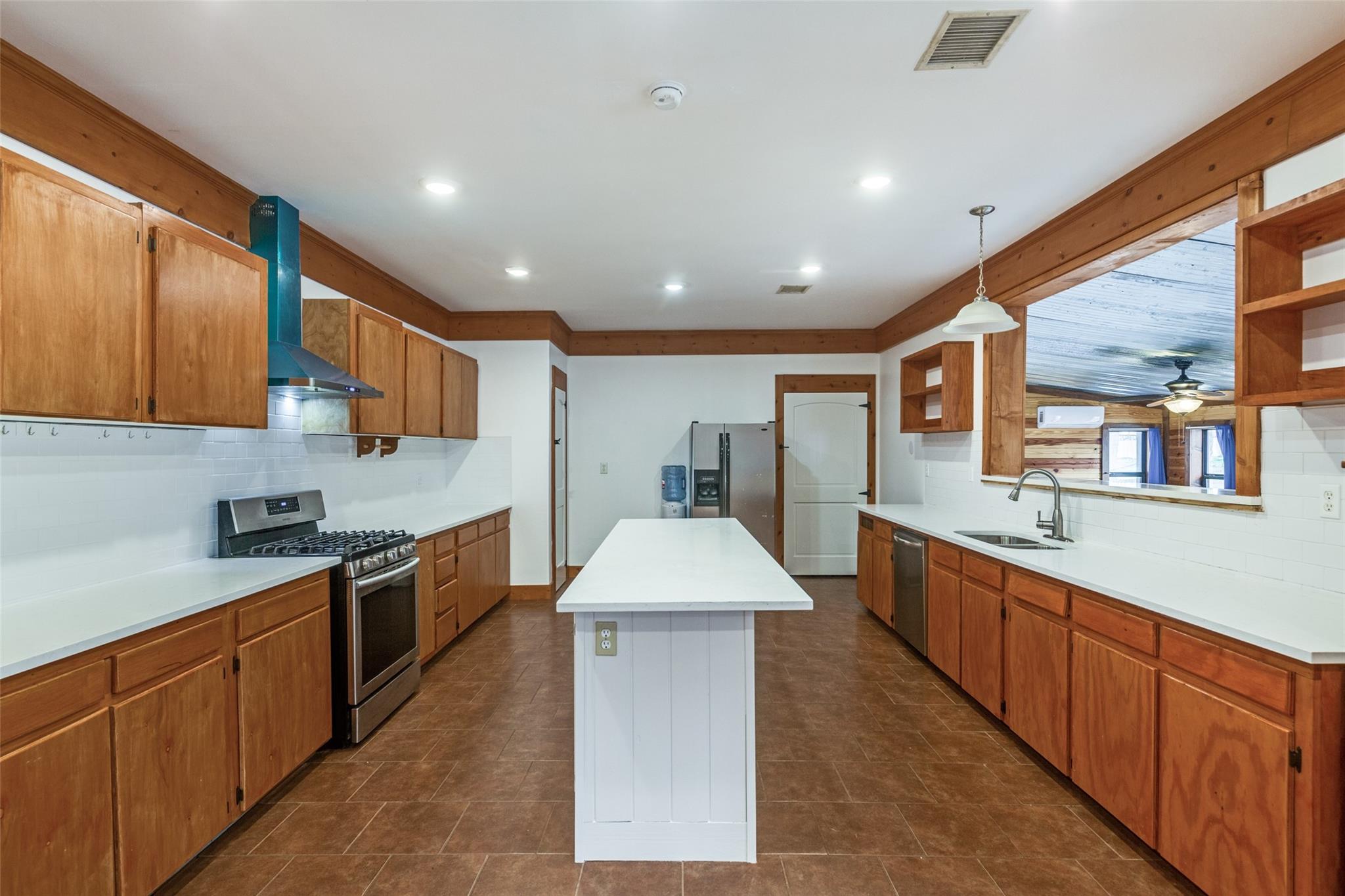 1415 E Highway 90, Luling, TX 78648