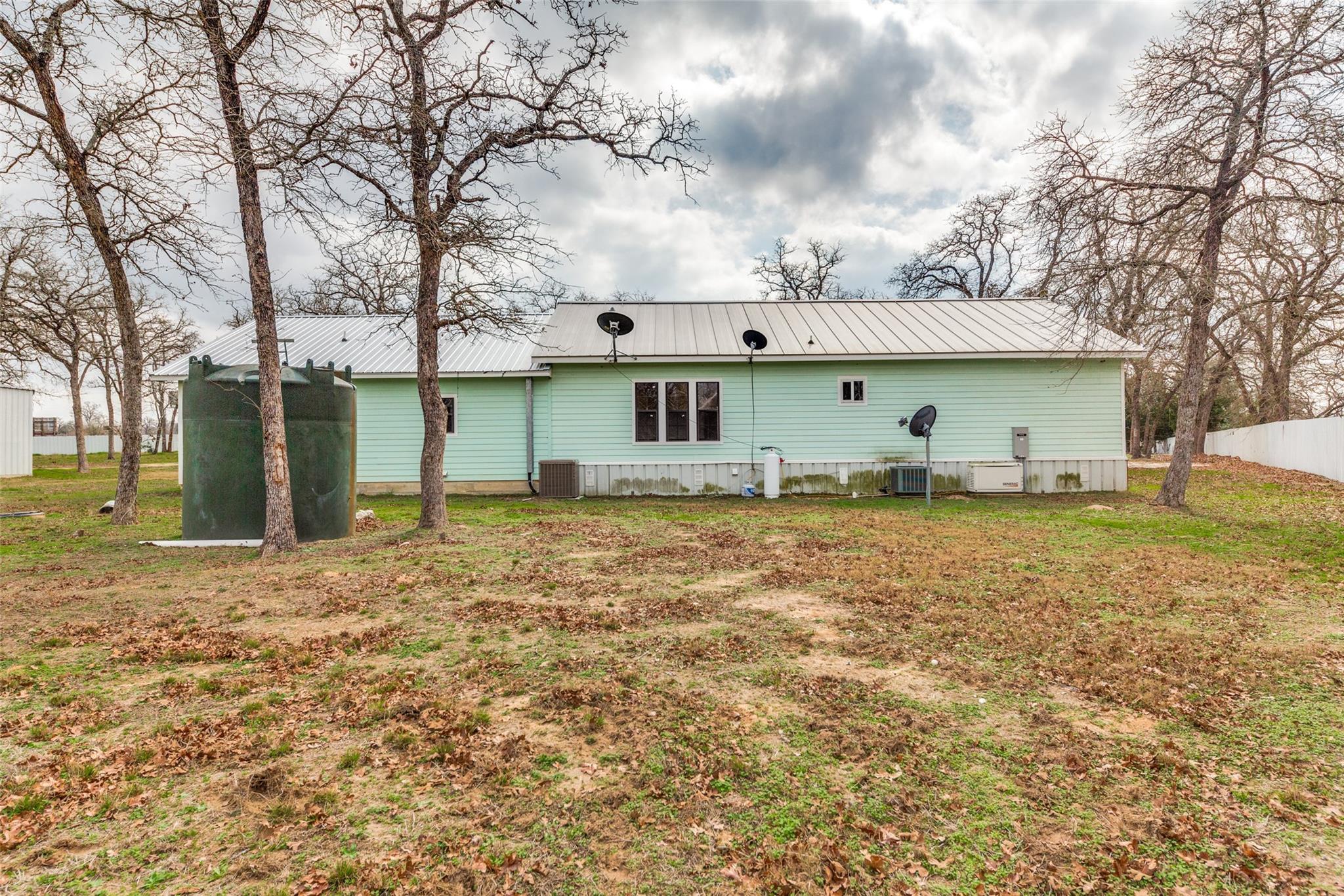 1415 E Highway 90, Luling, TX 78648