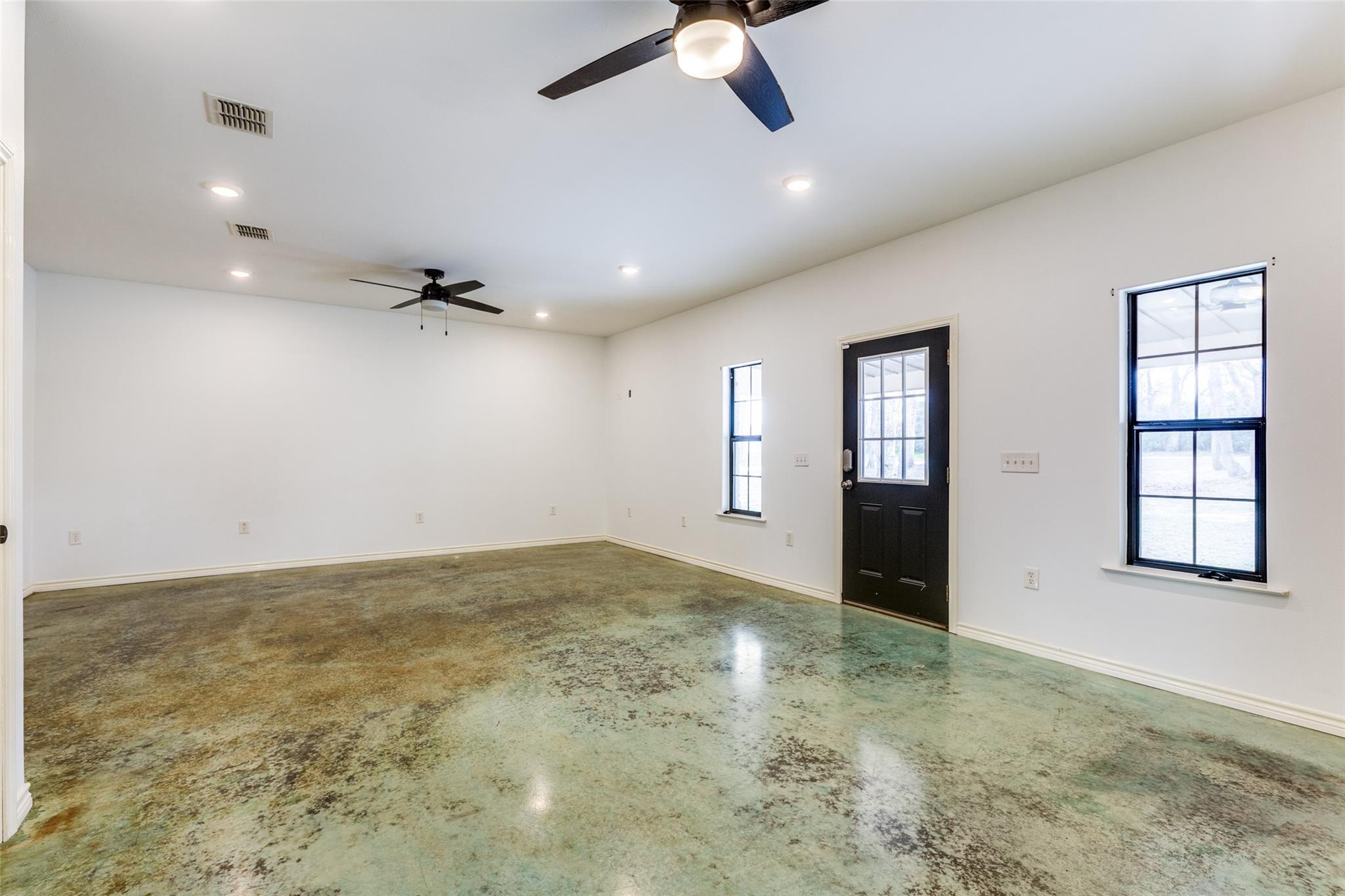 1415 E Highway 90, Luling, TX 78648