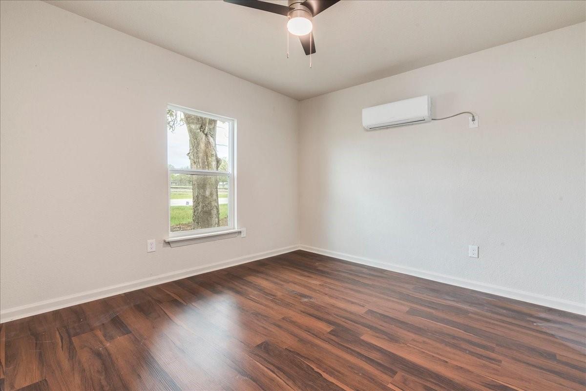 112 Gazley St, Smithville, TX 78957