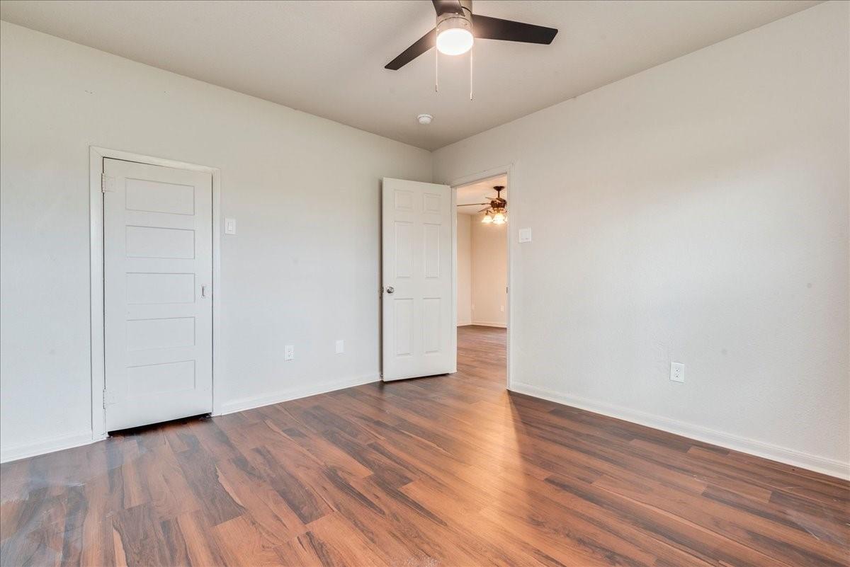 112 Gazley St, Smithville, TX 78957