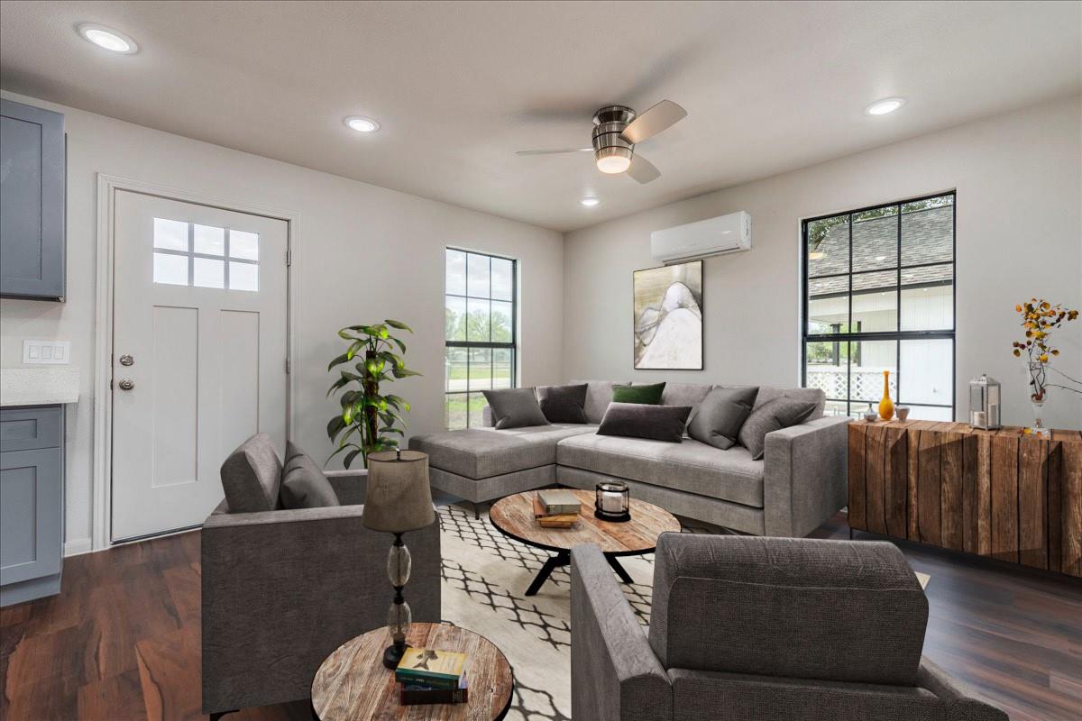 112 Gazley St, Smithville, TX 78957