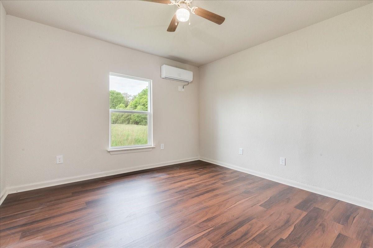 112 Gazley St, Smithville, TX 78957