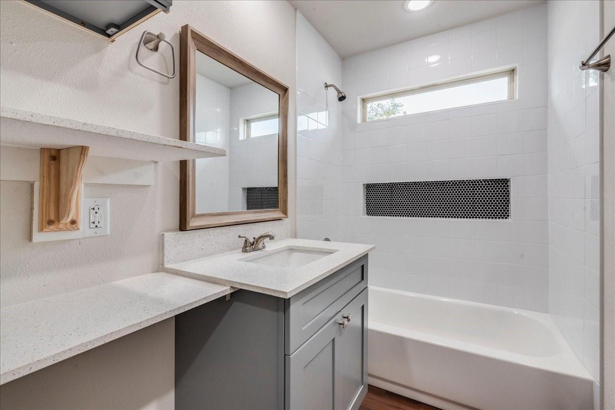 112 Gazley St, Smithville, TX 78957