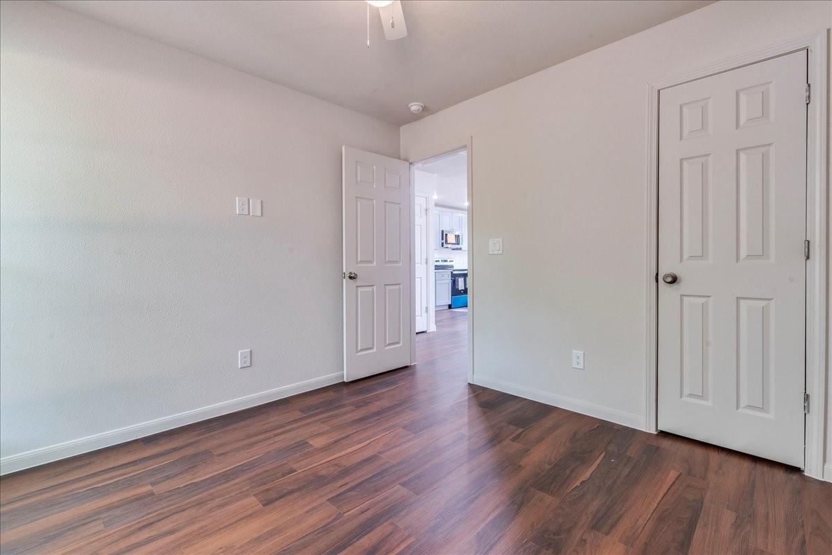 112 Gazley St, Smithville, TX 78957