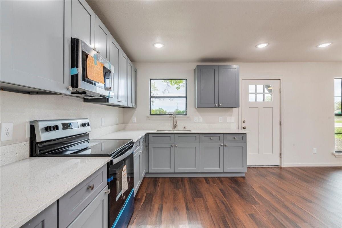 112 Gazley St, Smithville, TX 78957