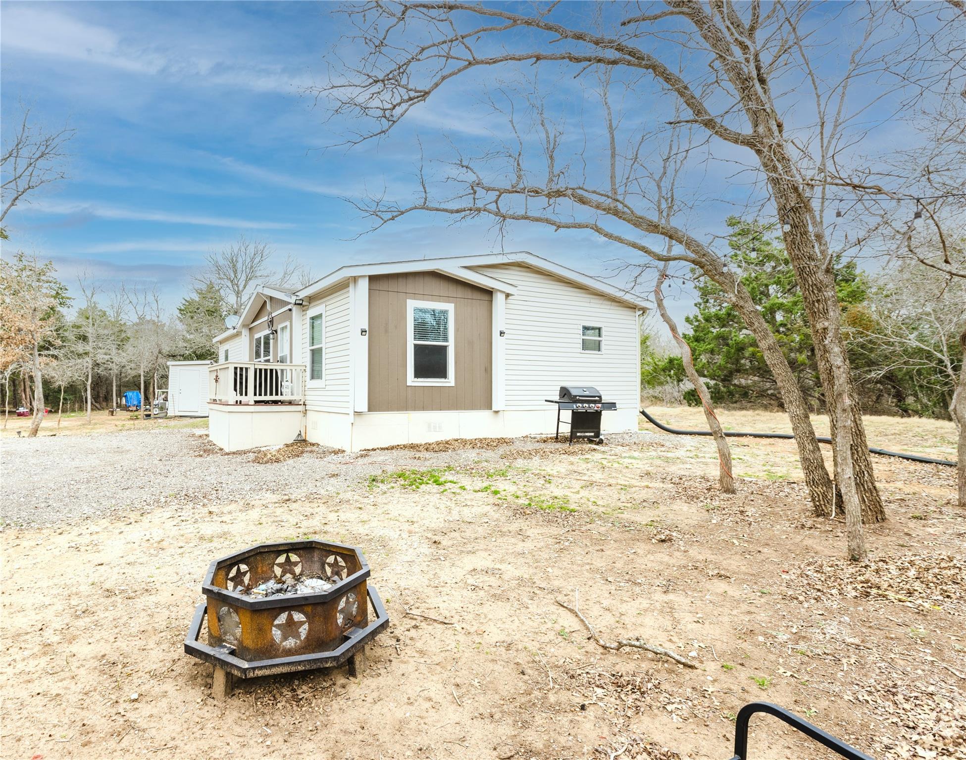 400 Saint Johns Rd, Dale, TX 78616