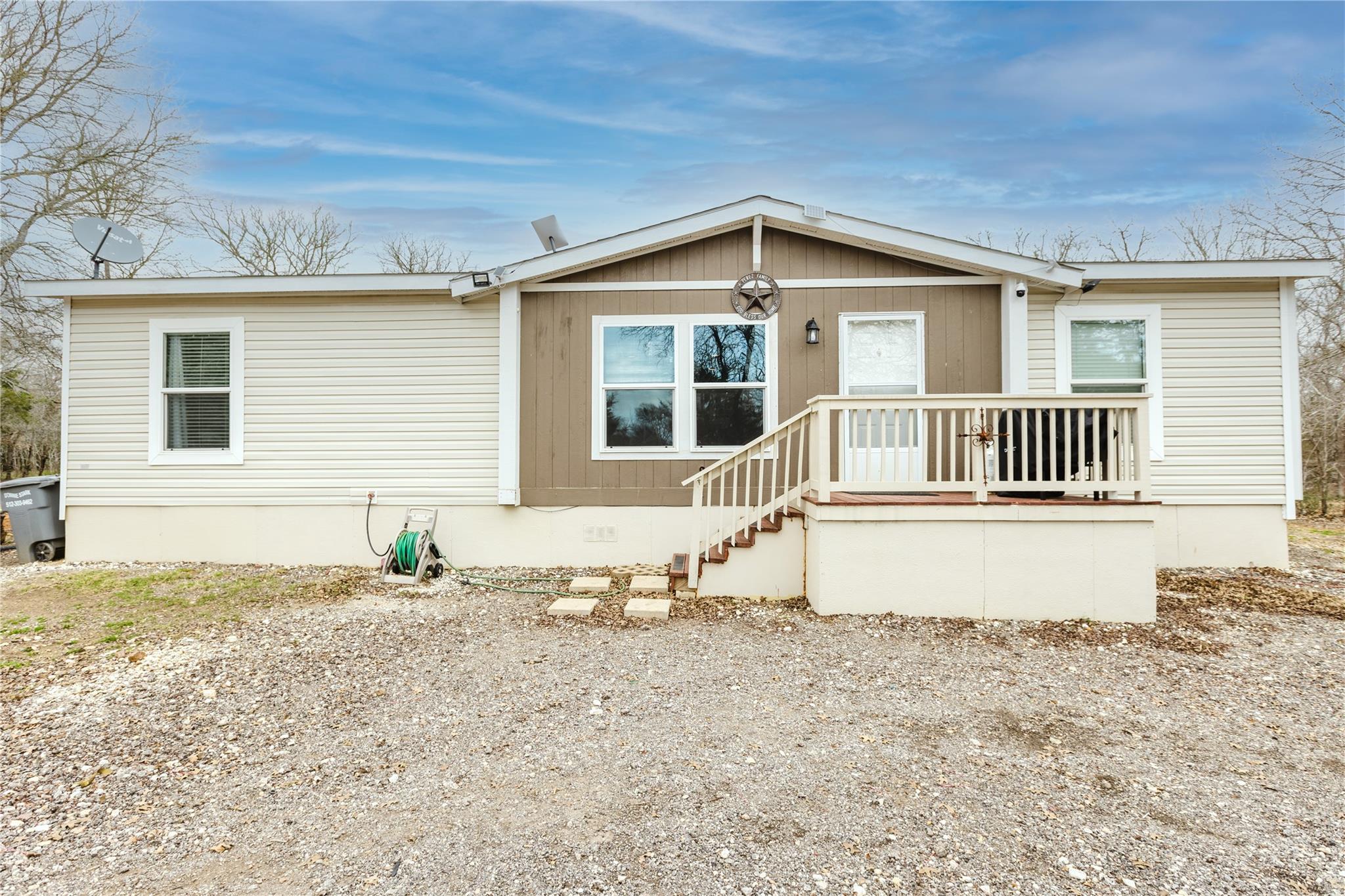 400 Saint Johns Rd, Dale, TX 78616