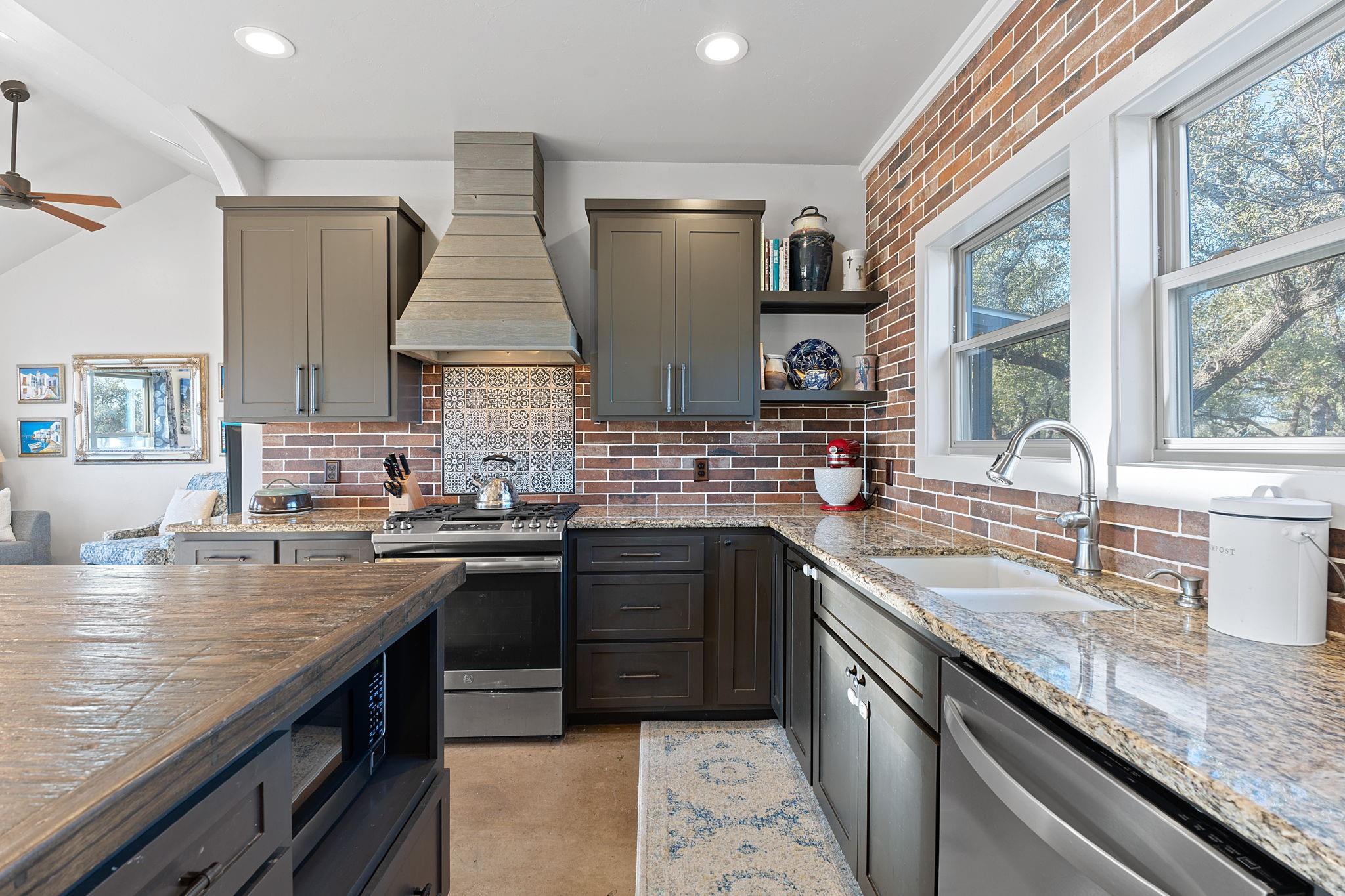 395 Sendero, Round Mountain, TX 78663