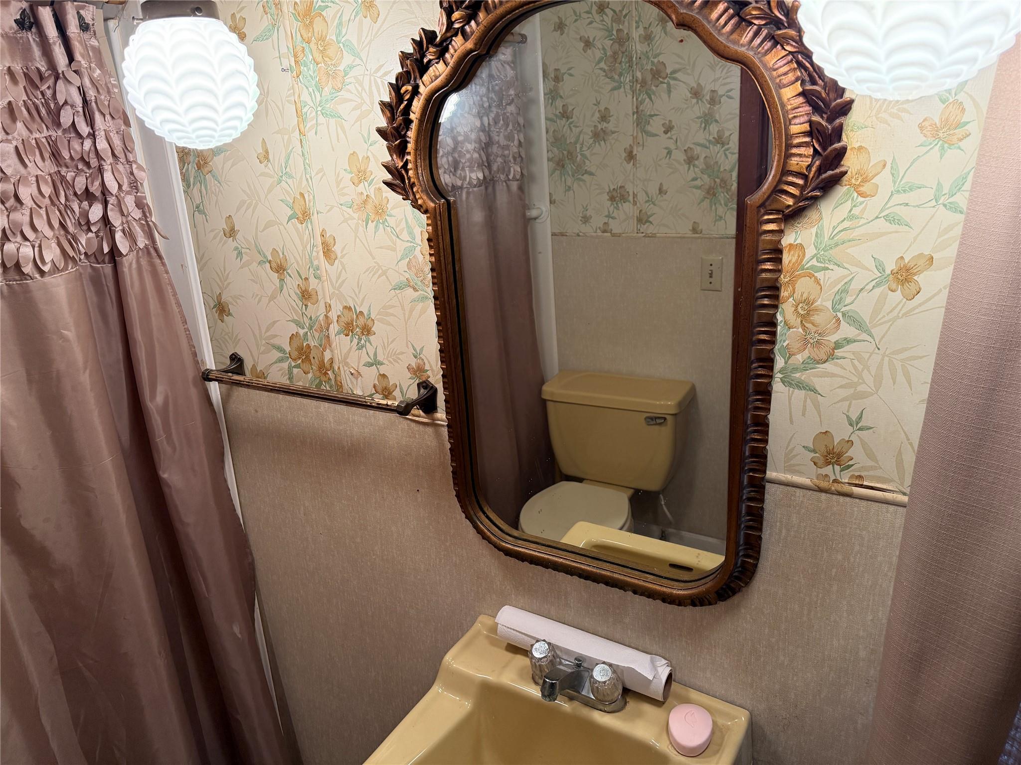 823 N Ellis St, Giddings, TX 78942