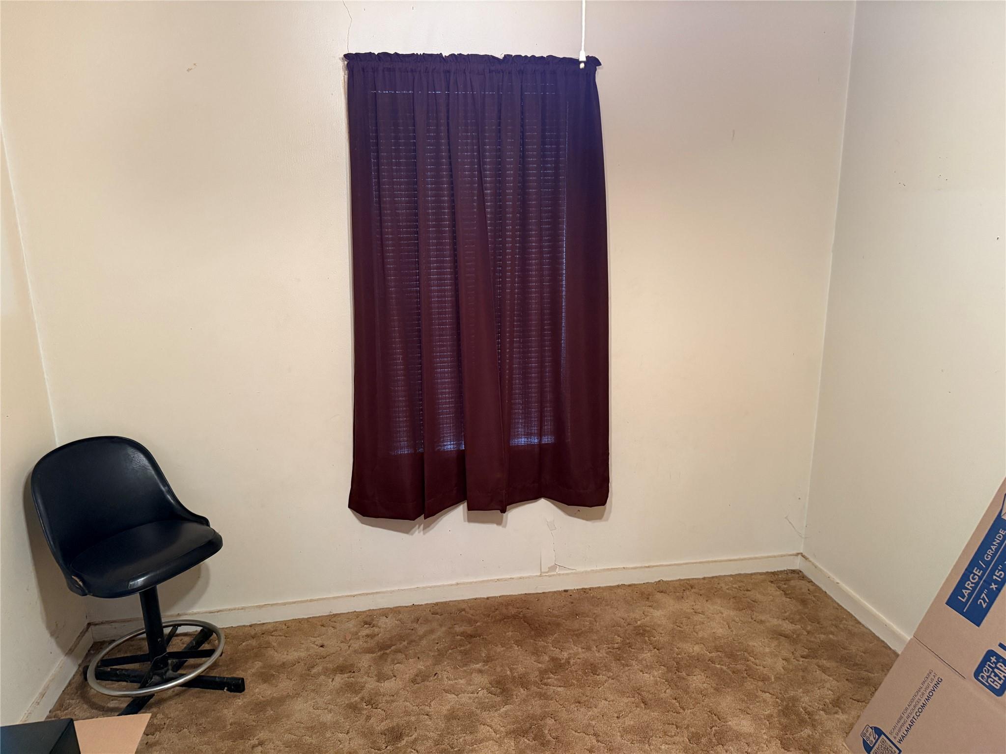 823 N Ellis St, Giddings, TX 78942