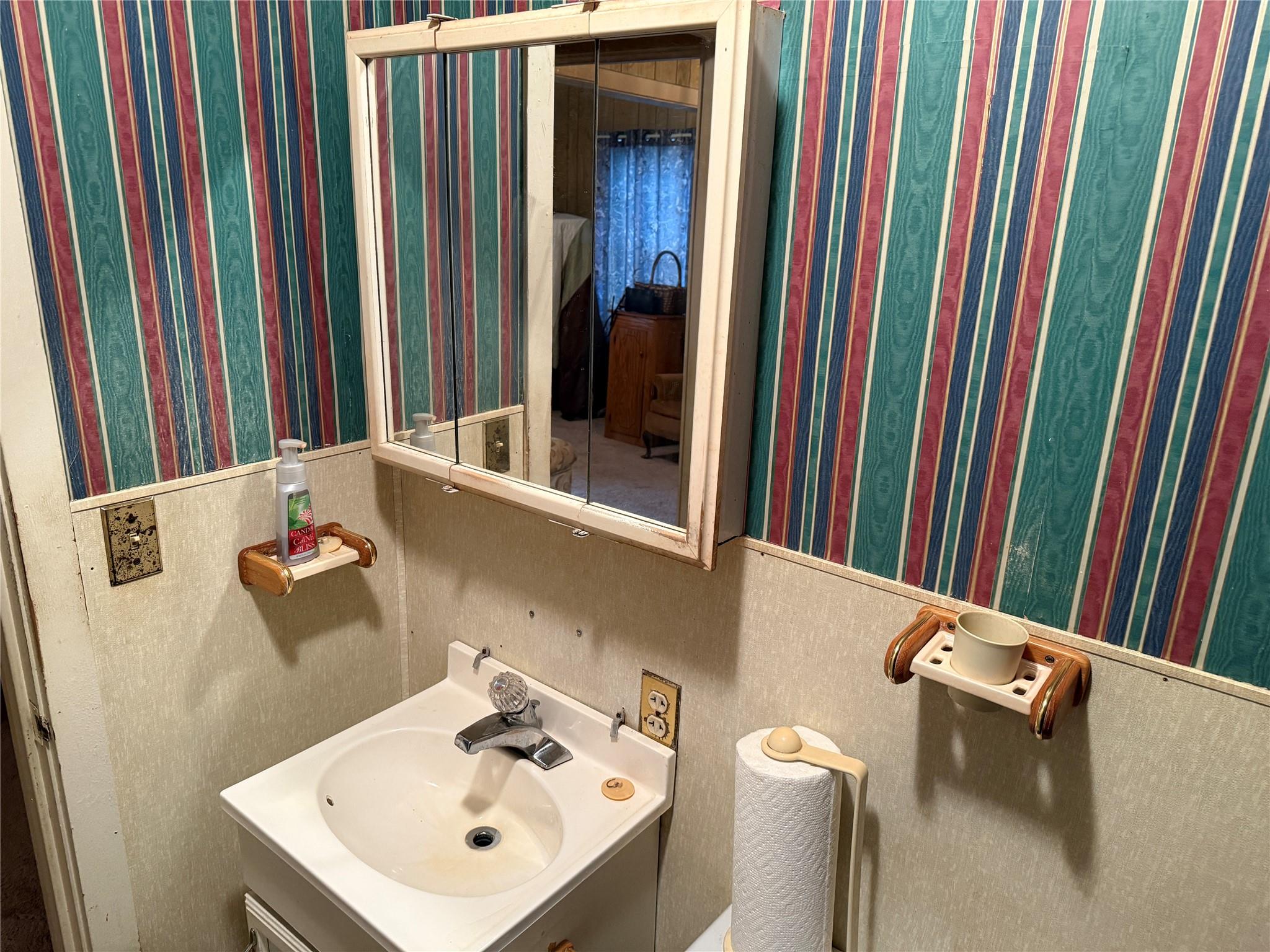 823 N Ellis St, Giddings, TX 78942