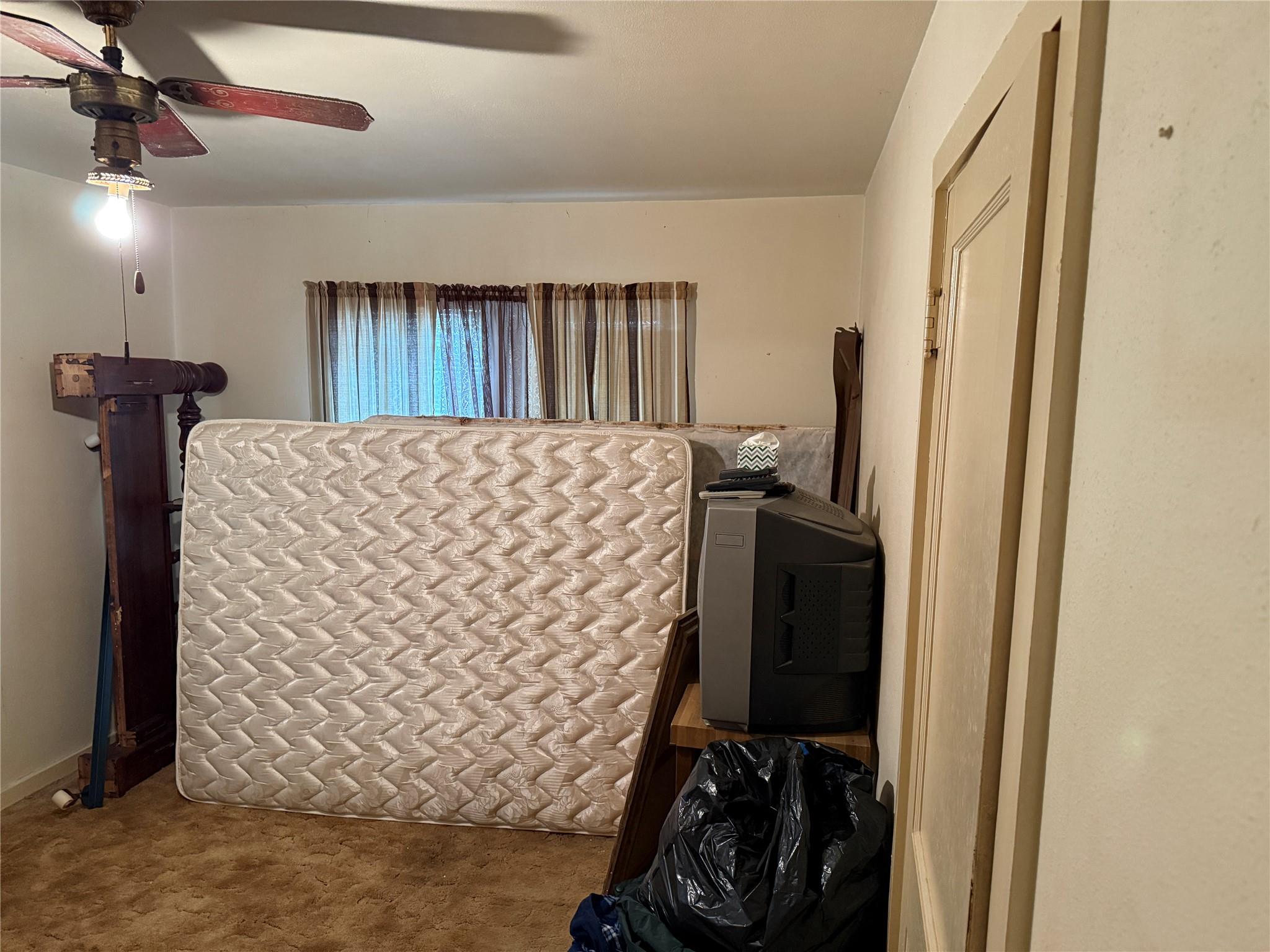 823 N Ellis St, Giddings, TX 78942