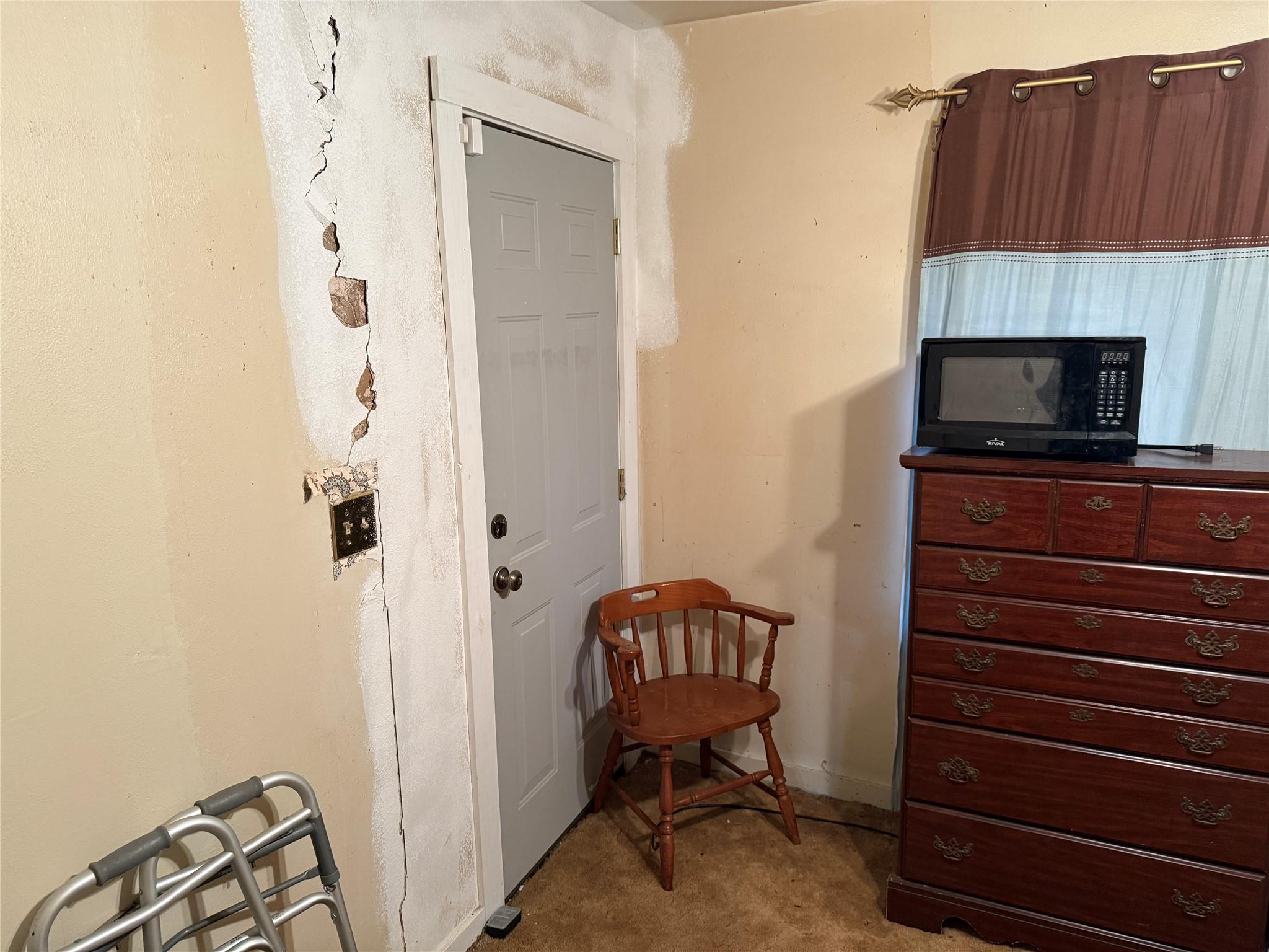 823 N Ellis St, Giddings, TX 78942