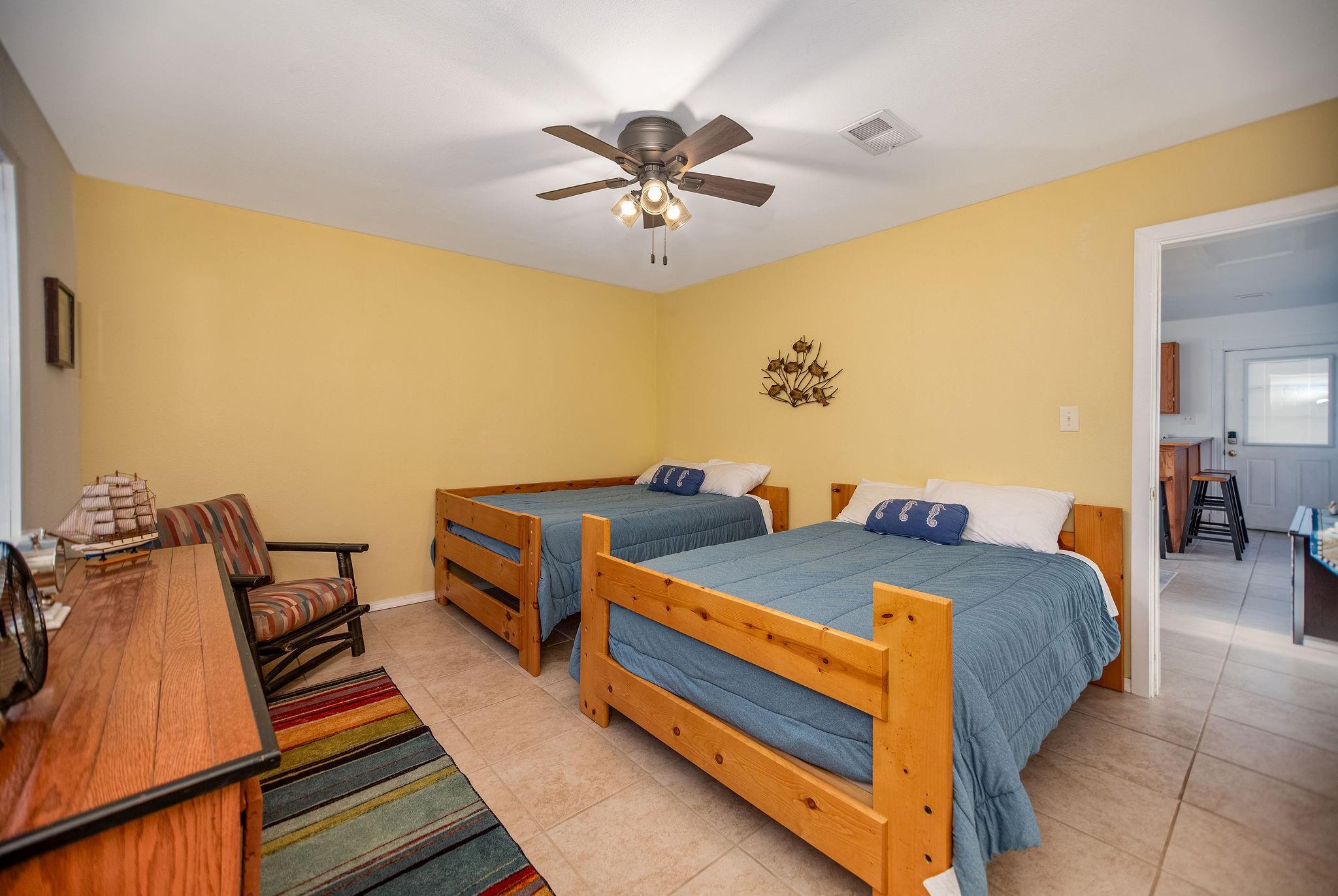 19 Dewberry Ln, Seadrift, TX 77983