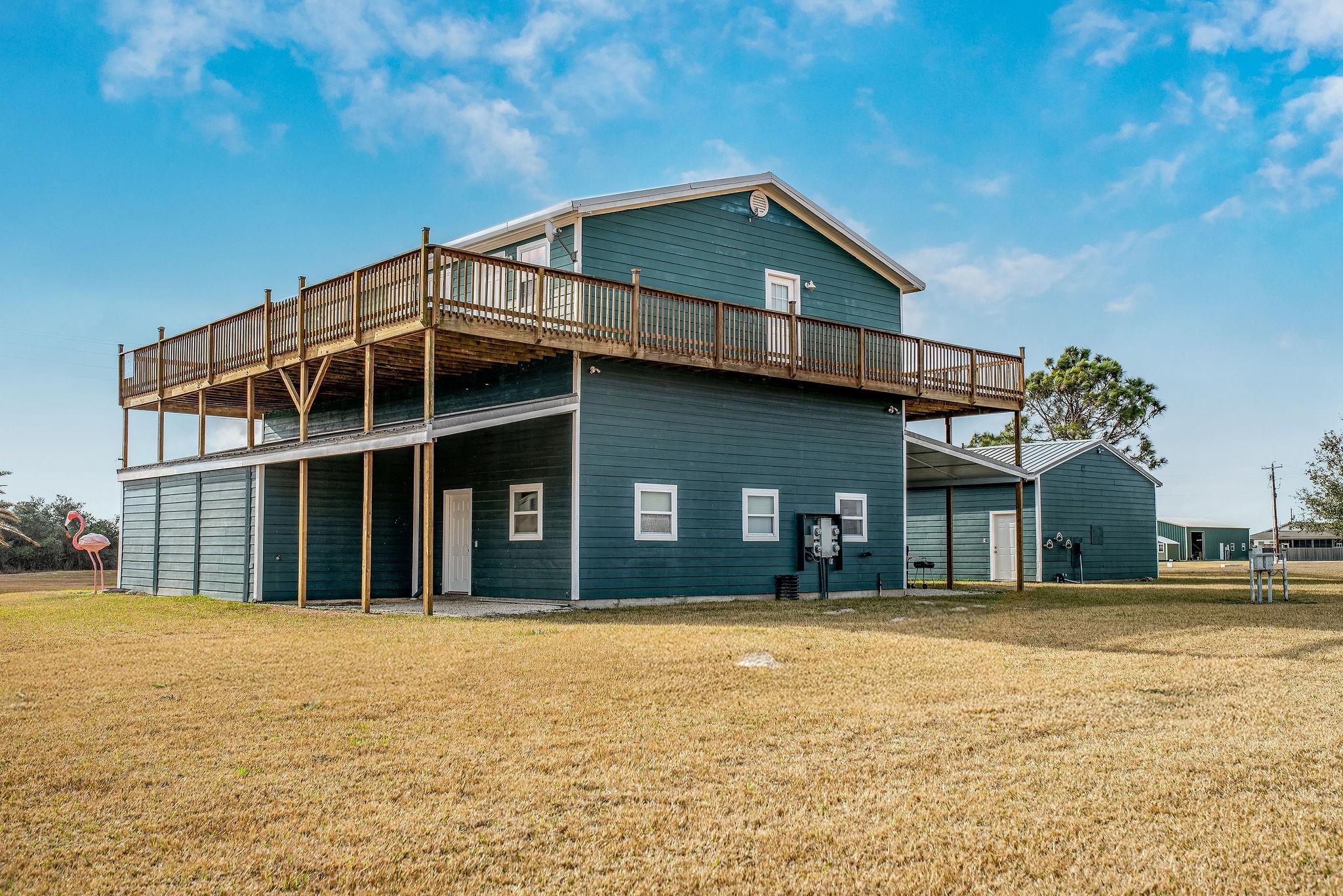 19 Dewberry Ln, Seadrift, TX 77983