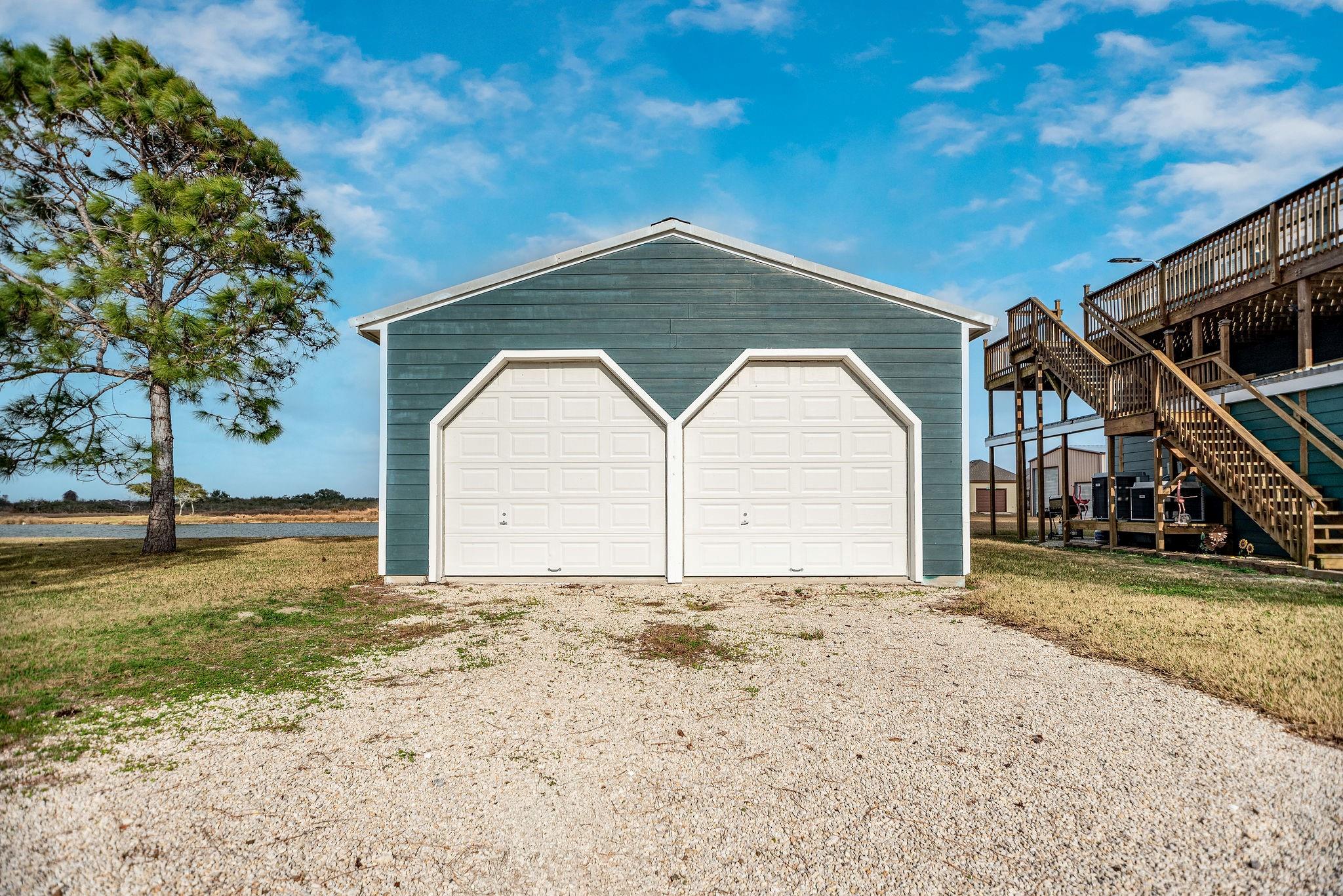 19 Dewberry Ln, Seadrift, TX 77983