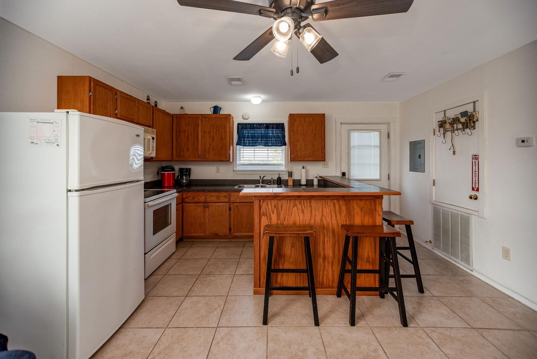 19 Dewberry Ln, Seadrift, TX 77983