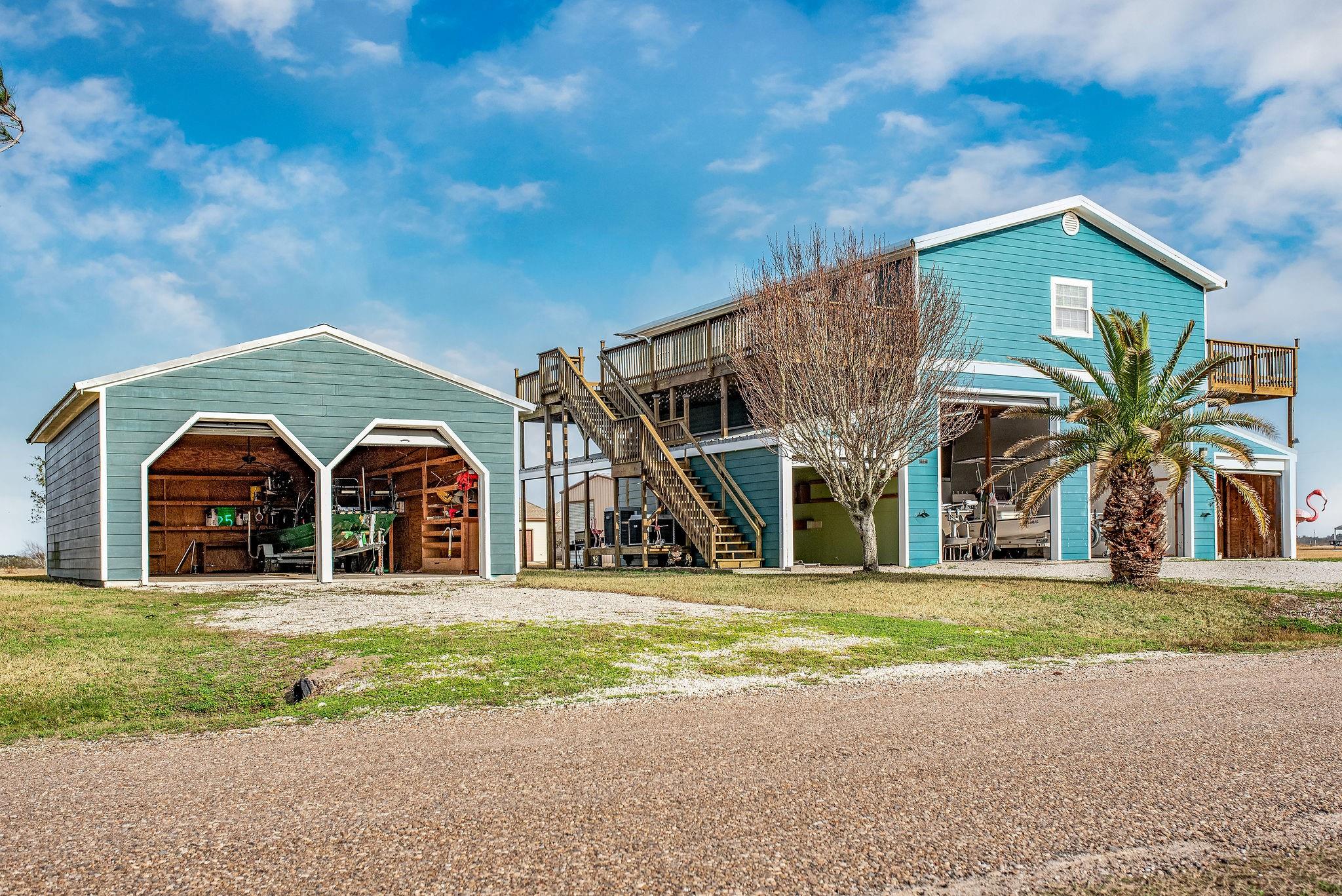 19 Dewberry Ln, Seadrift, TX 77983