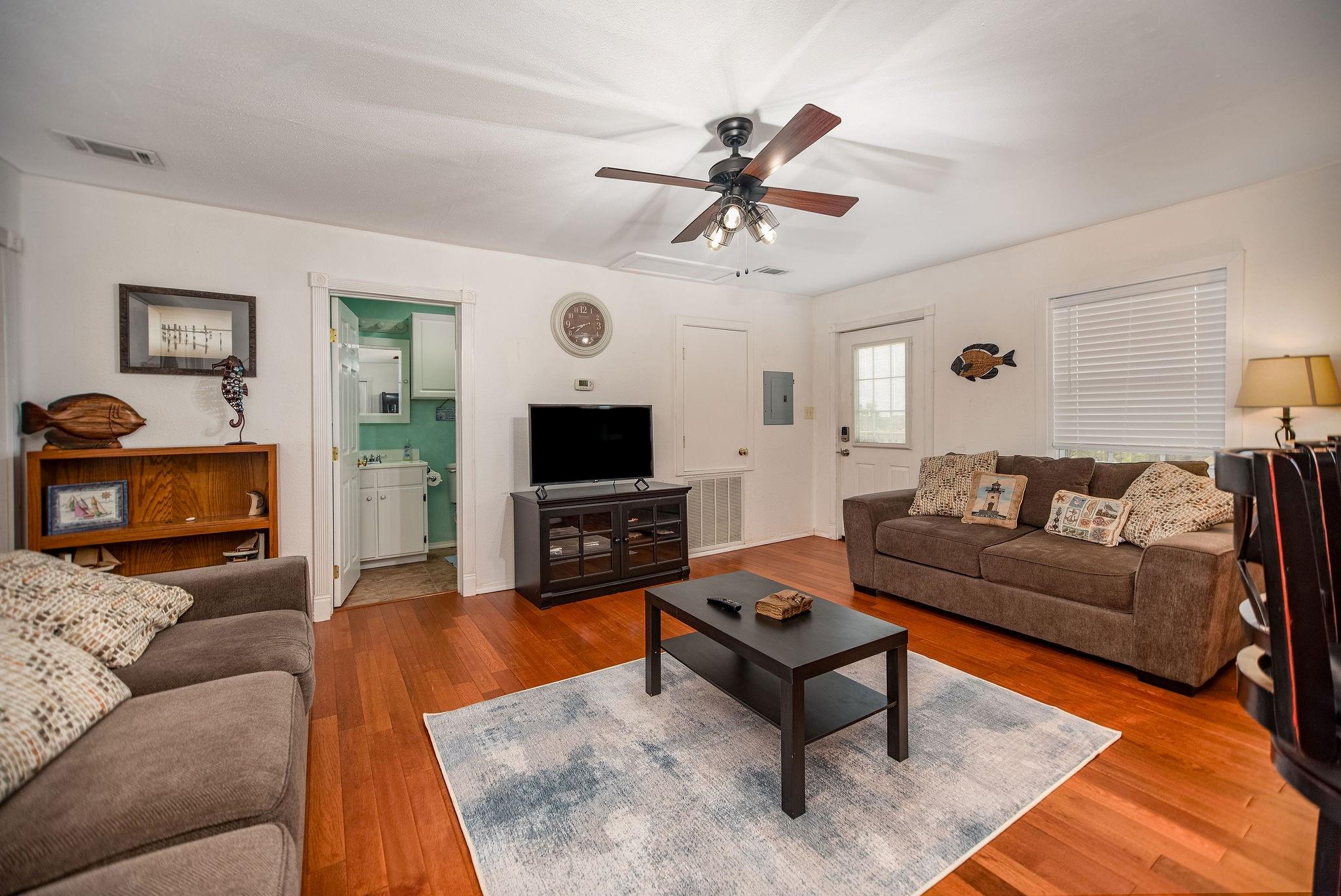 19 Dewberry Ln, Seadrift, TX 77983
