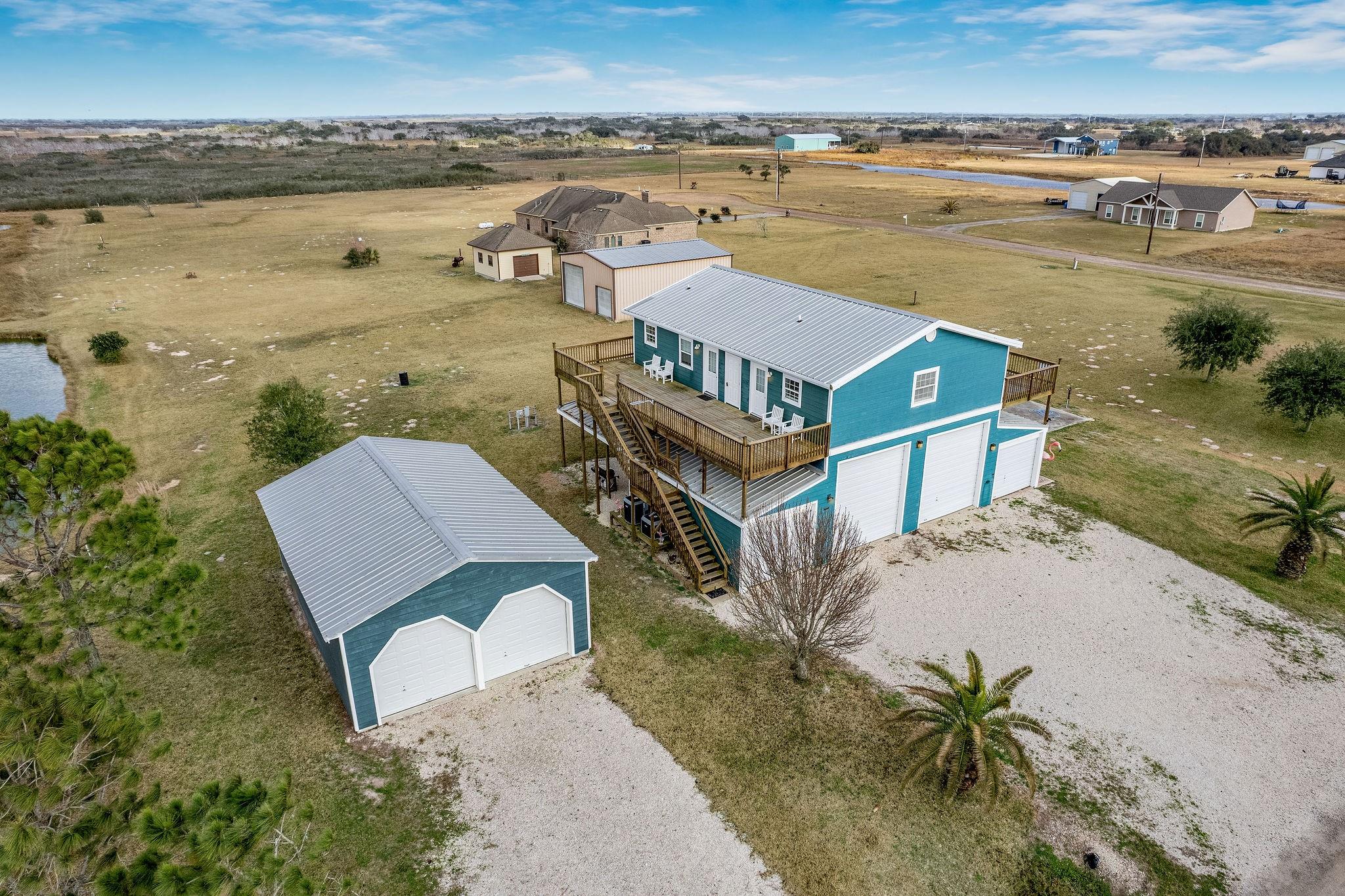 19 Dewberry Ln, Seadrift, TX 77983