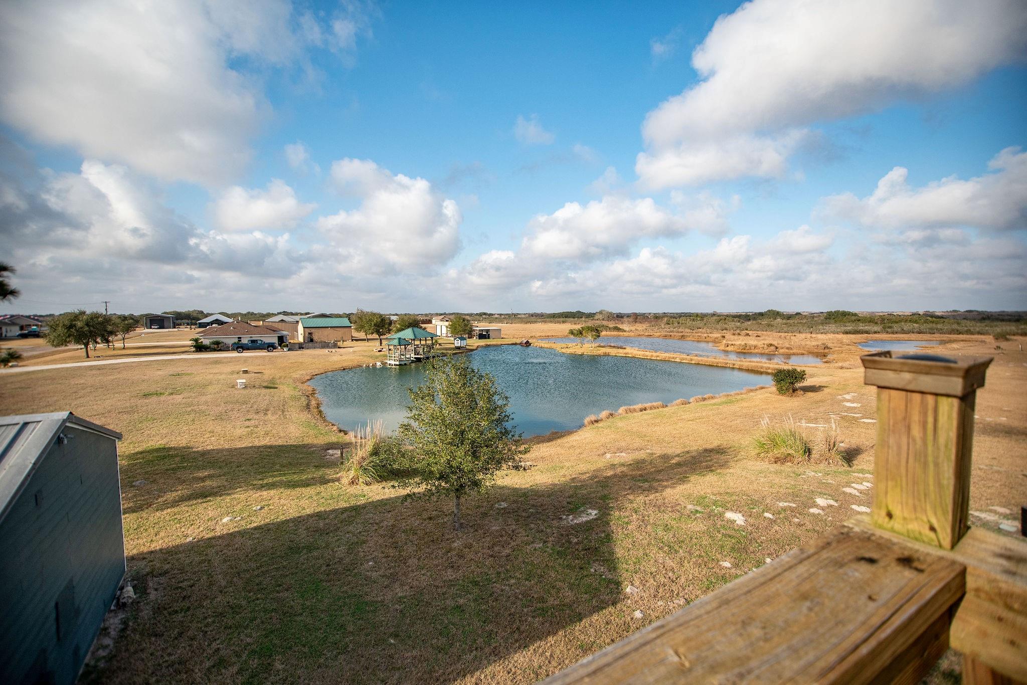 19 Dewberry Ln, Seadrift, TX 77983