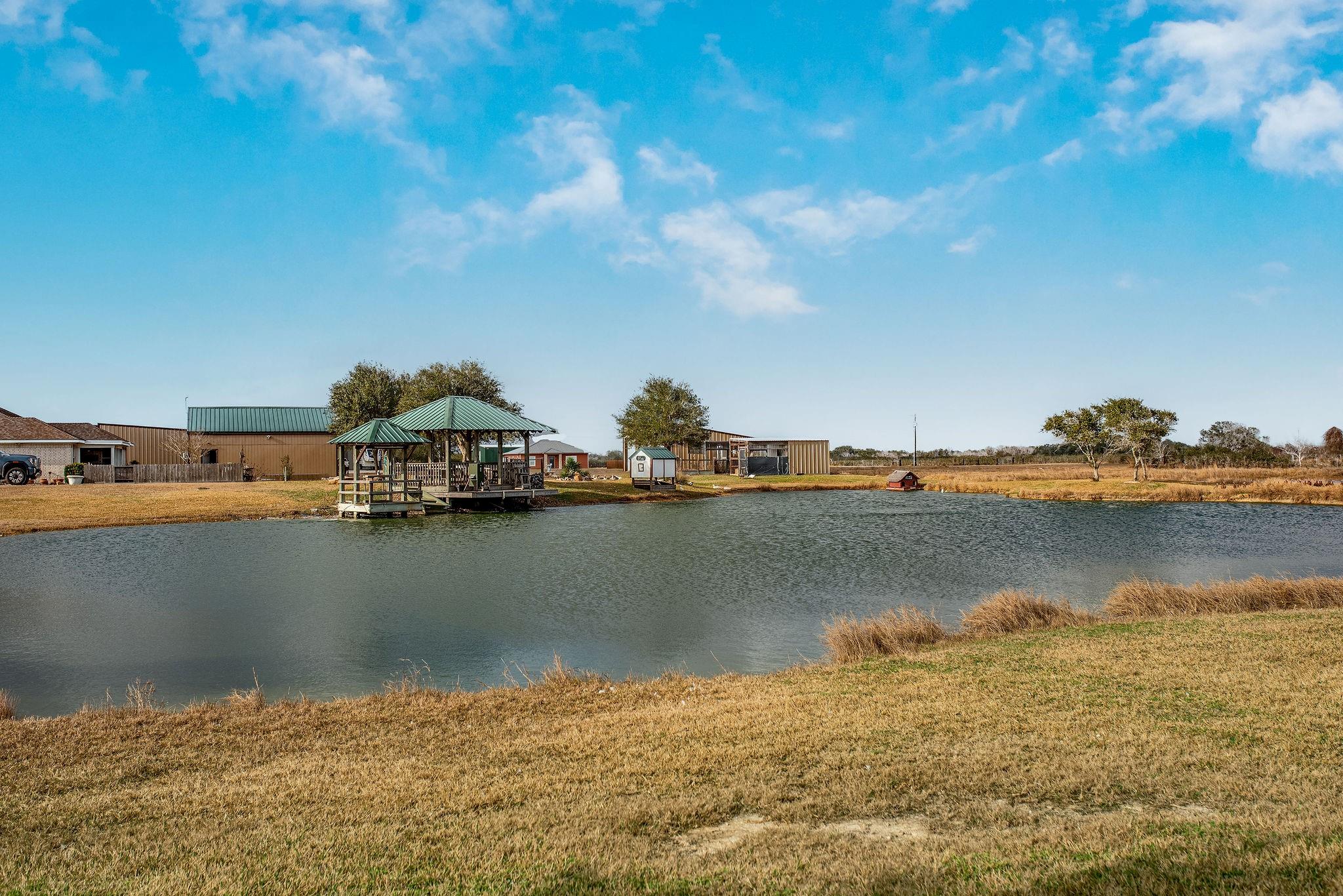 19 Dewberry Ln, Seadrift, TX 77983