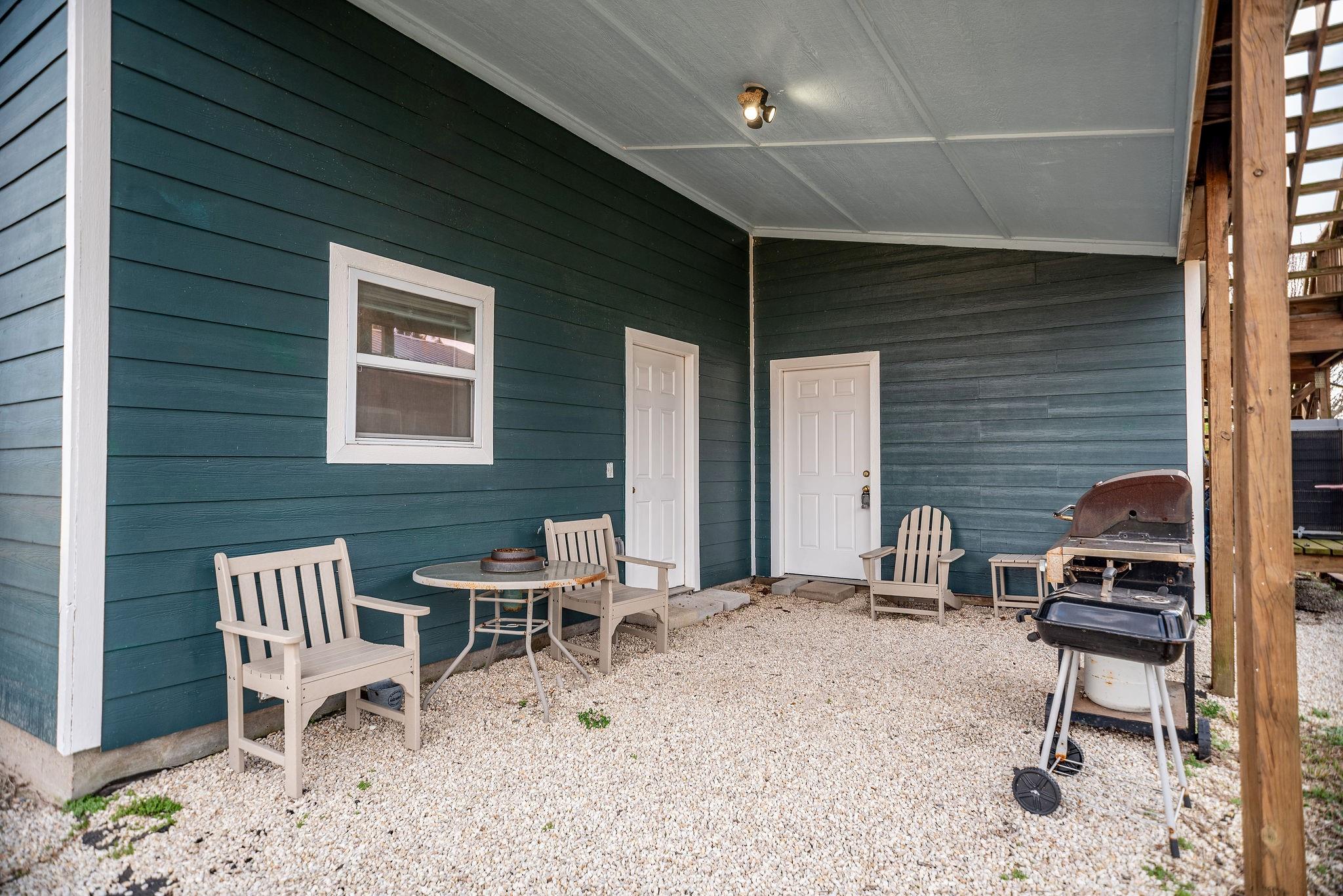 19 Dewberry Ln, Seadrift, TX 77983