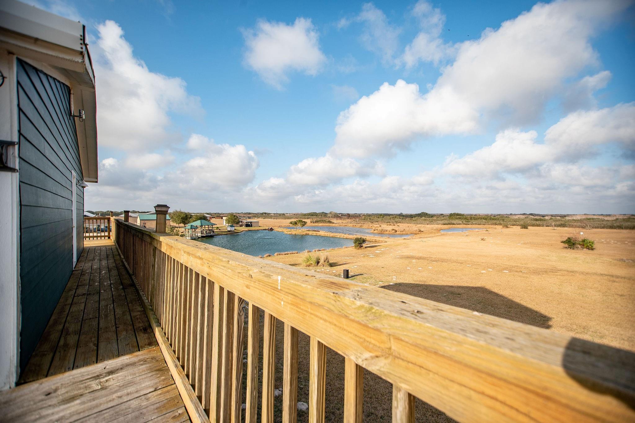 19 Dewberry Ln, Seadrift, TX 77983