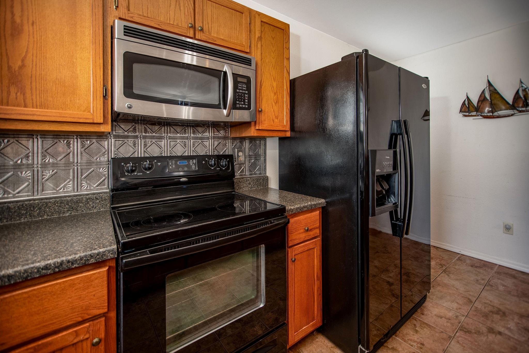 19 Dewberry Ln, Seadrift, TX 77983