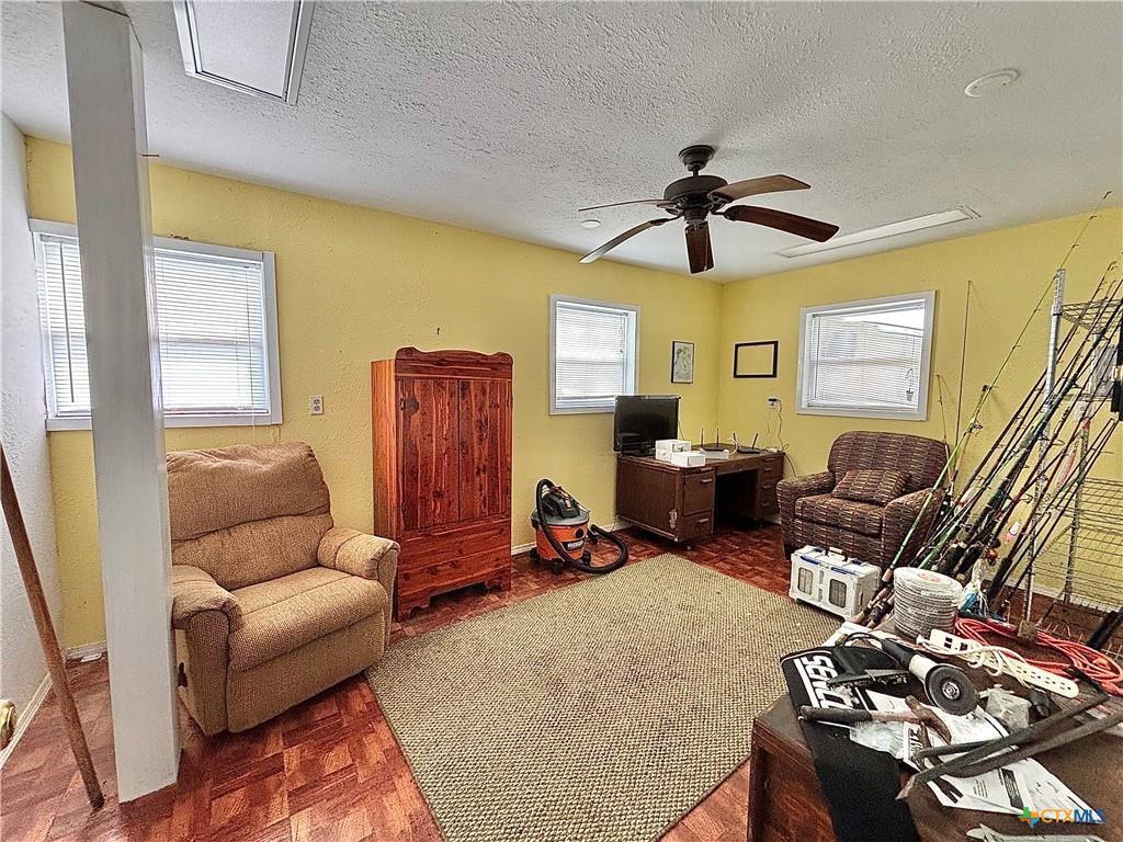 19 Dewberry Ln, Seadrift, TX 77983