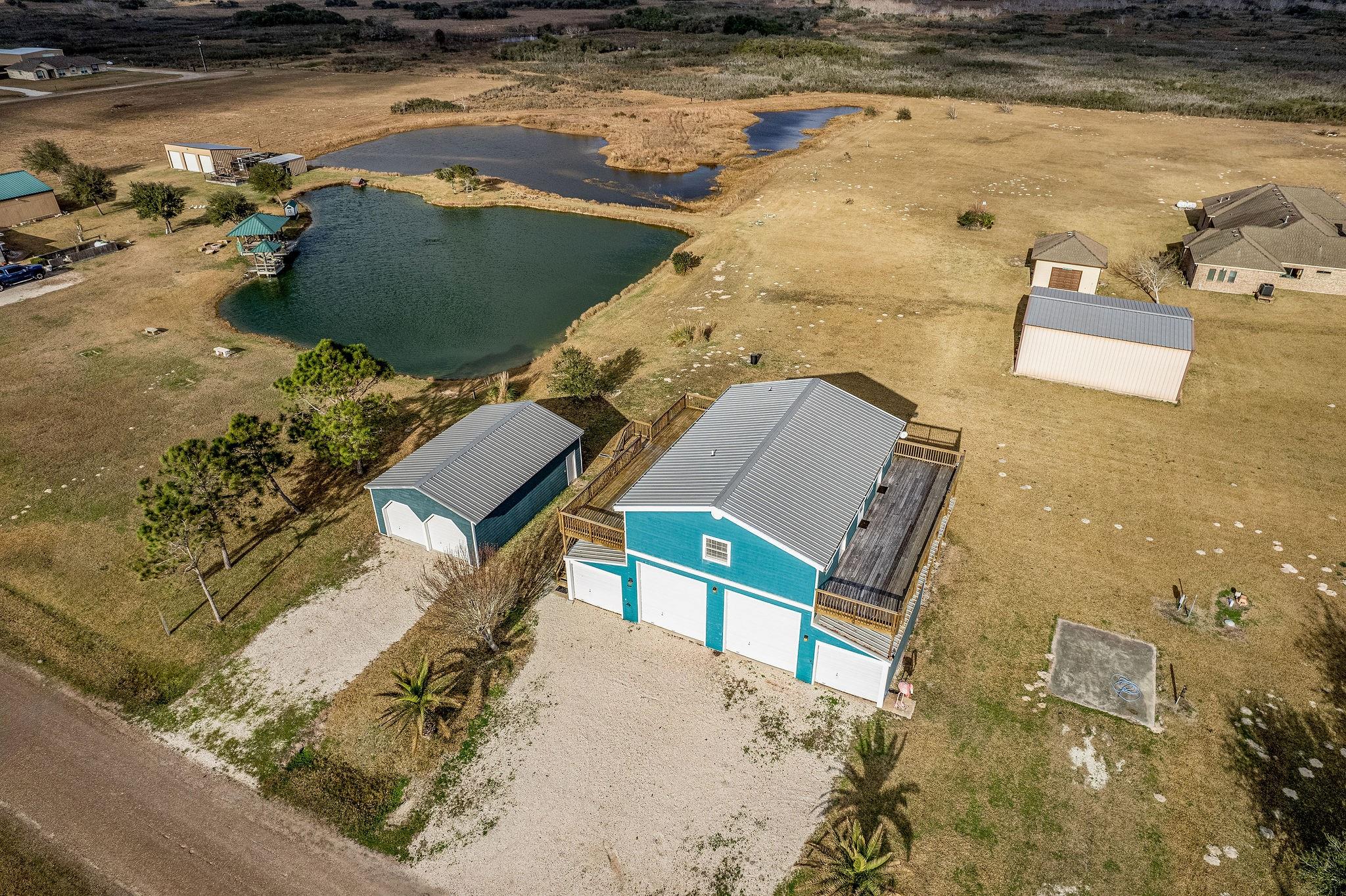 19 Dewberry Ln, Seadrift, TX 77983