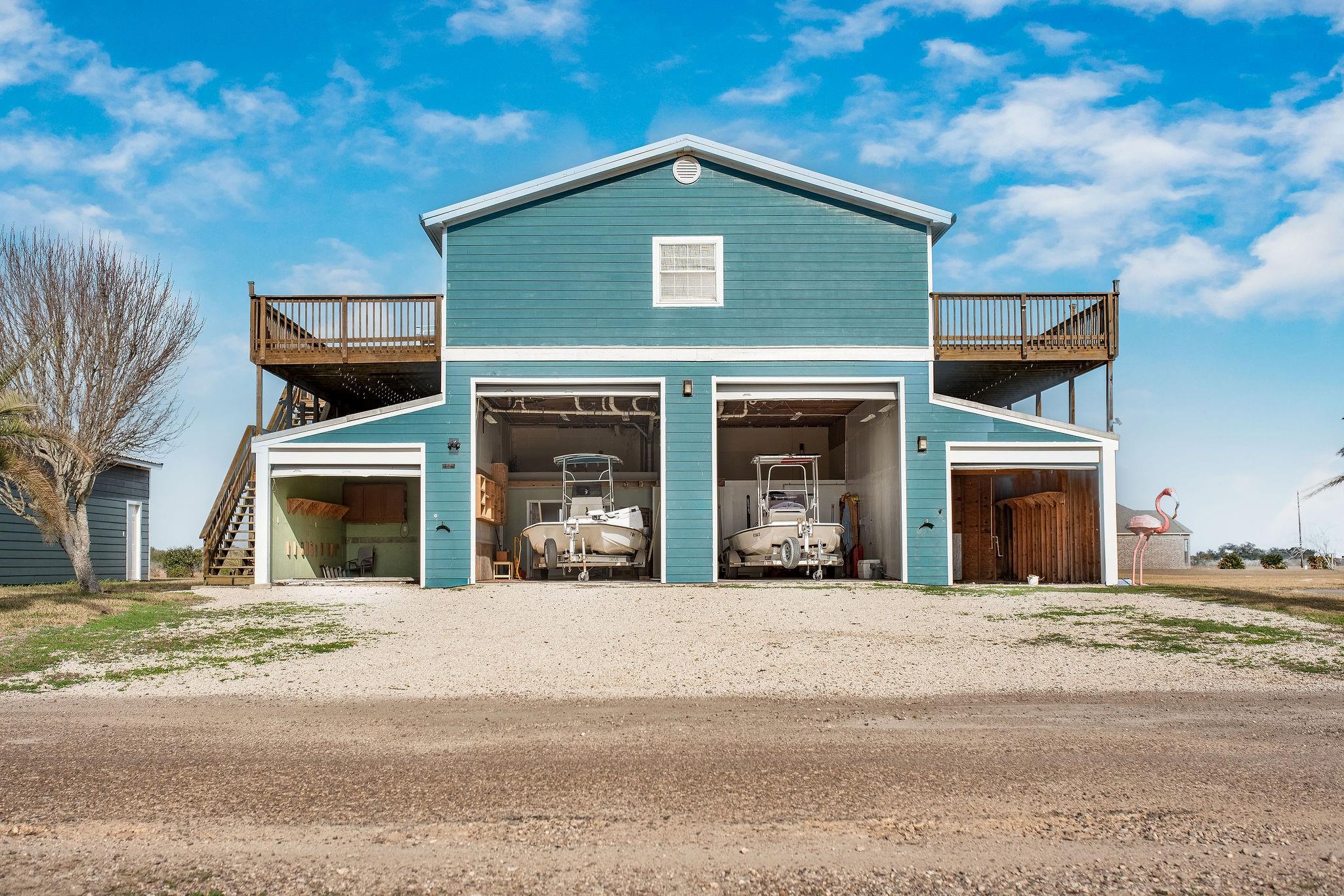 19 Dewberry Ln, Seadrift, TX 77983
