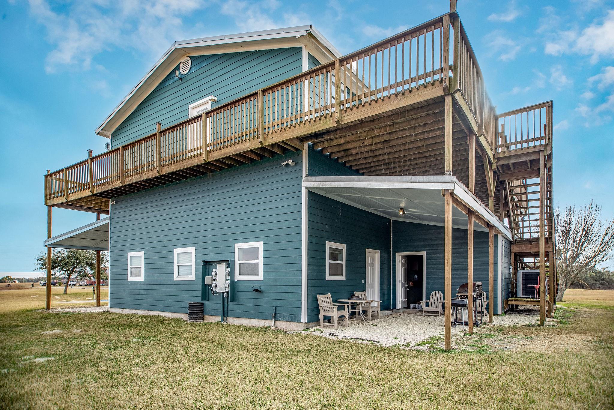 19 Dewberry Ln, Seadrift, TX 77983
