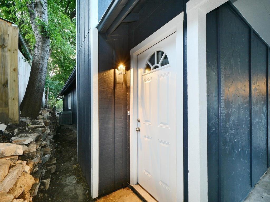 2706 Parker Ln # B, Austin, TX 78741