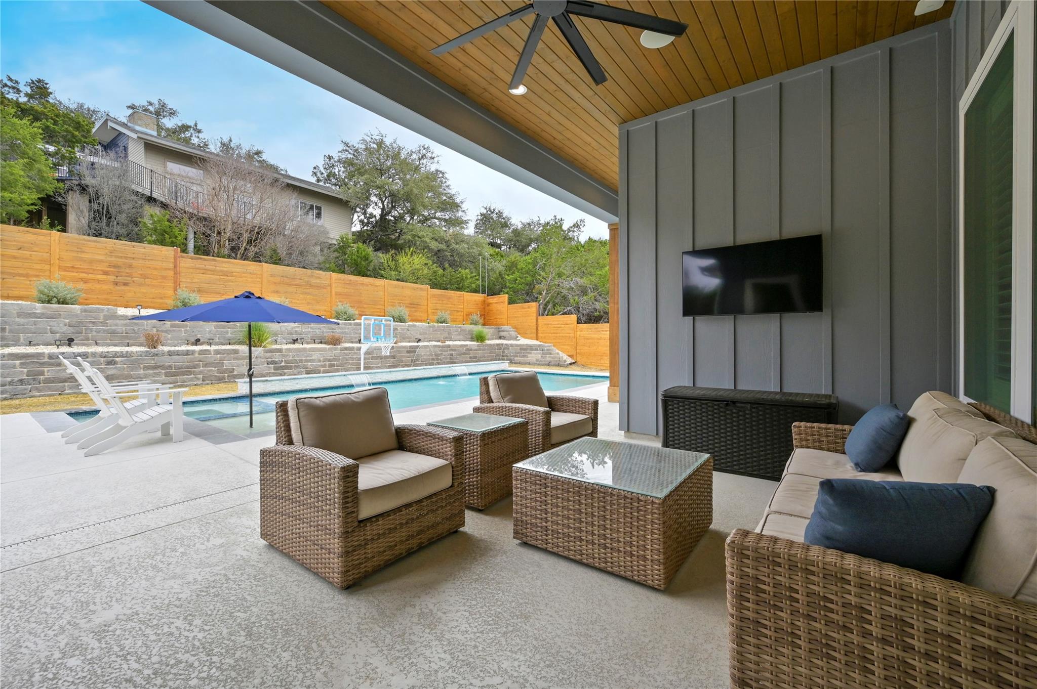 233 Lakefront Dr, Lago Vista, TX 78645