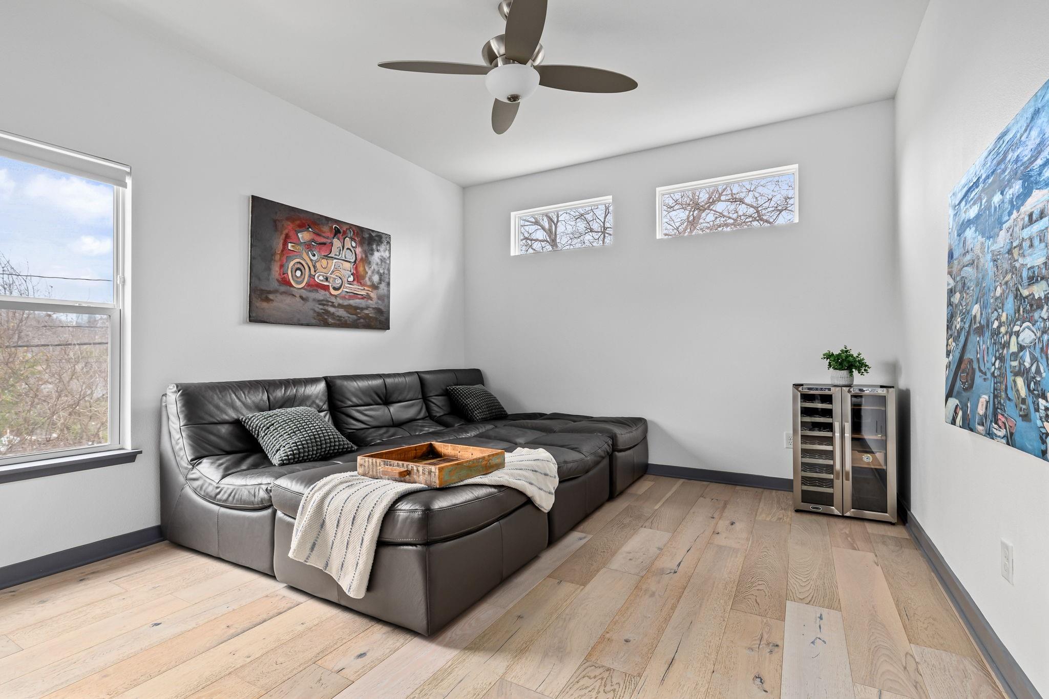 2400 E 8th St, Austin, TX 78702