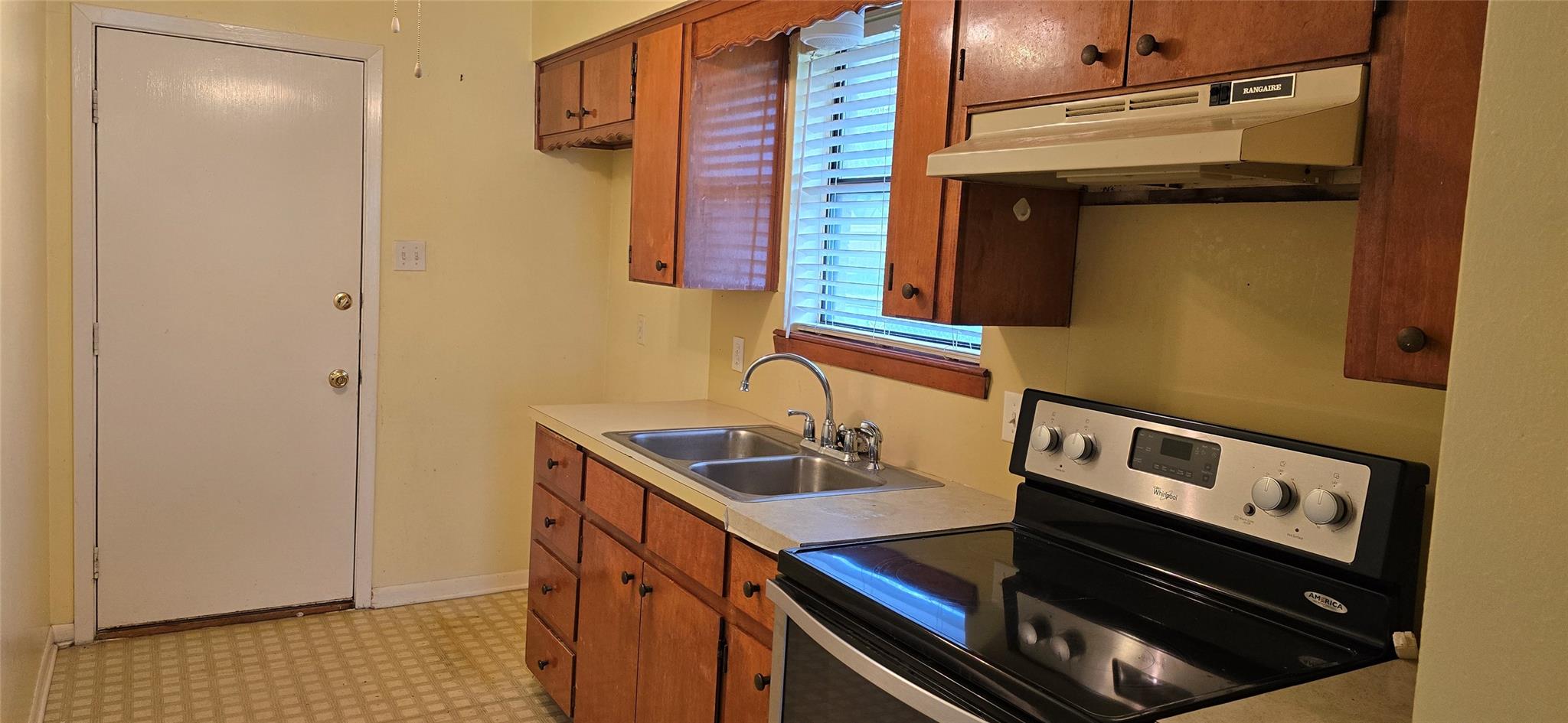 701 Burleson St, Rockdale, TX 76567