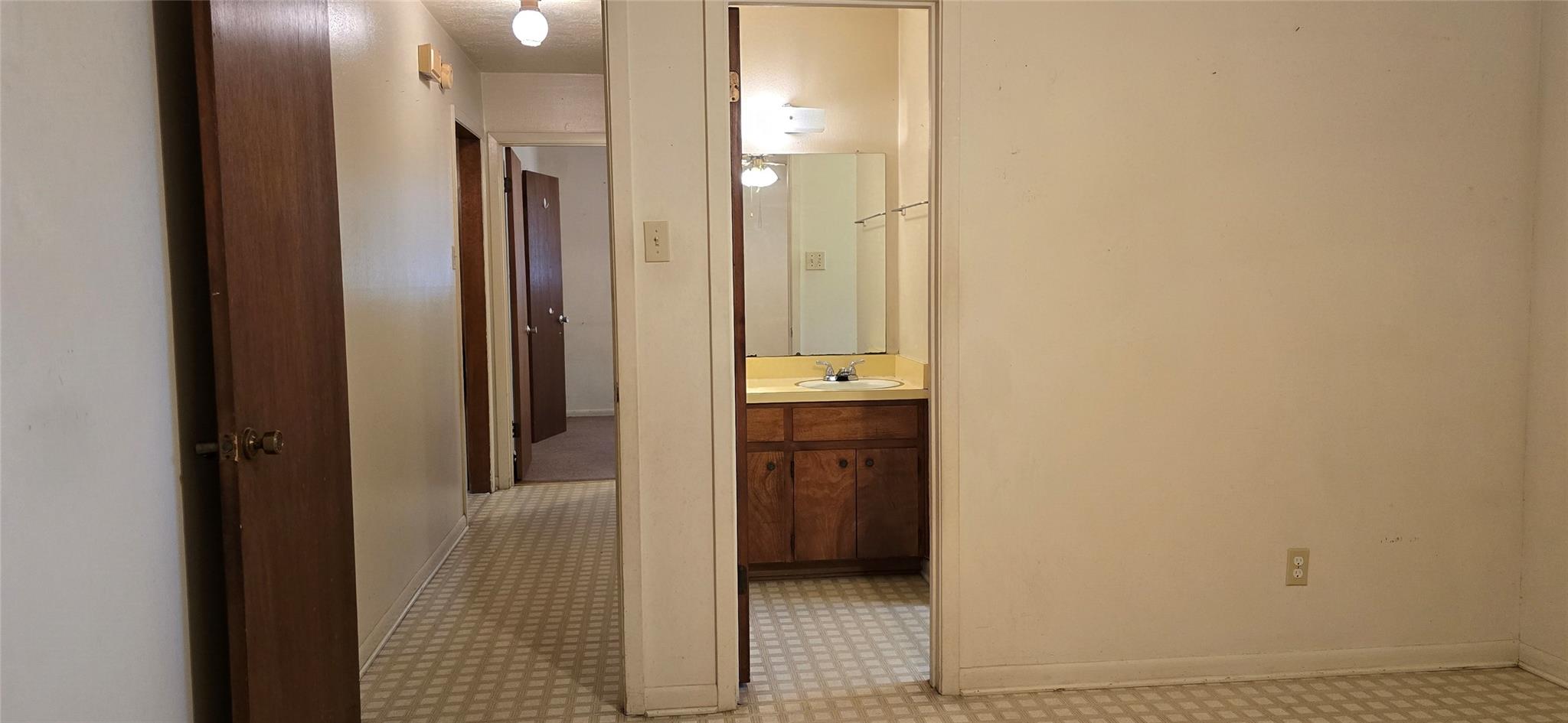 701 Burleson St, Rockdale, TX 76567