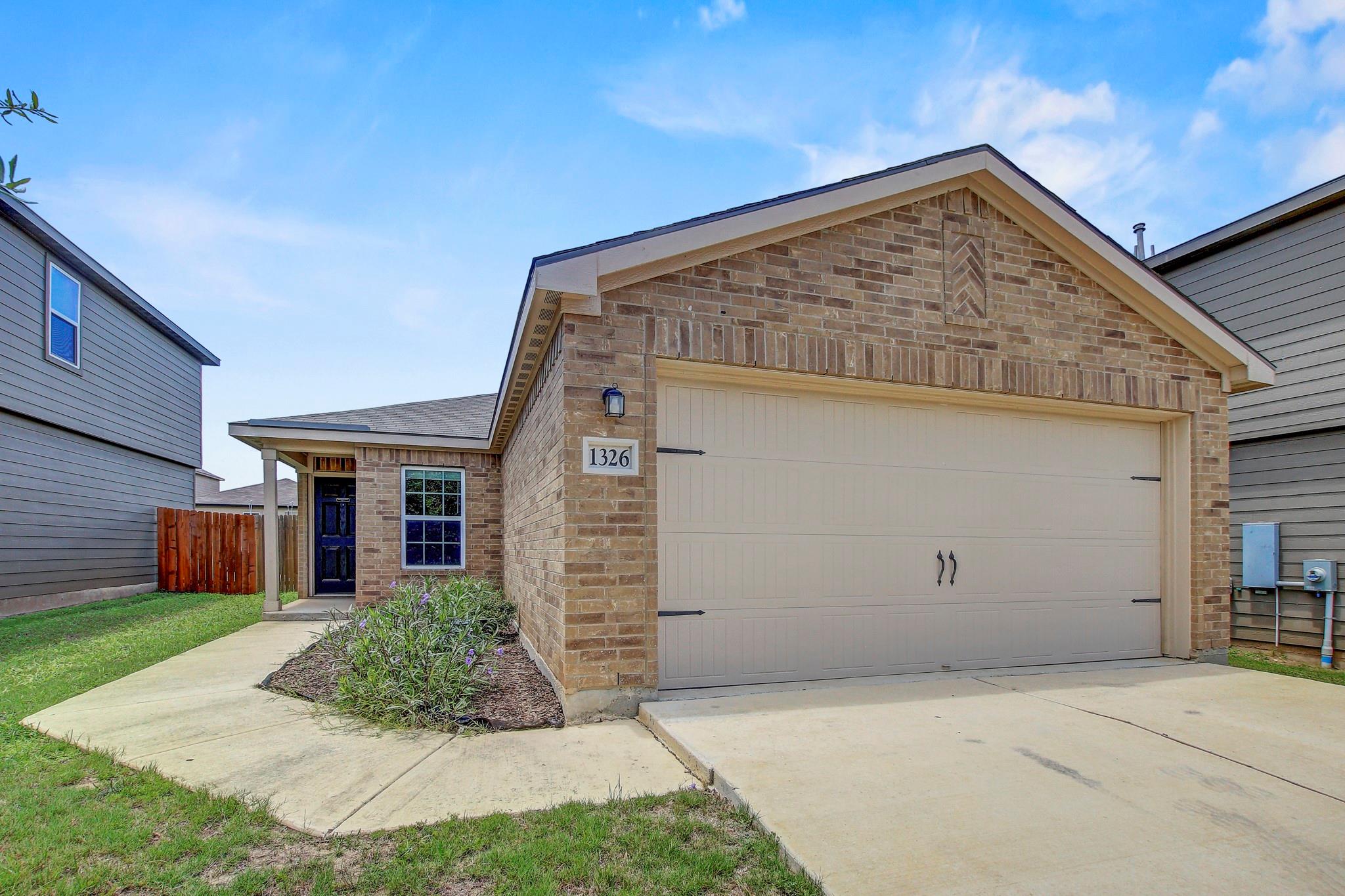 1326 Amy Dr, Kyle, TX 78640