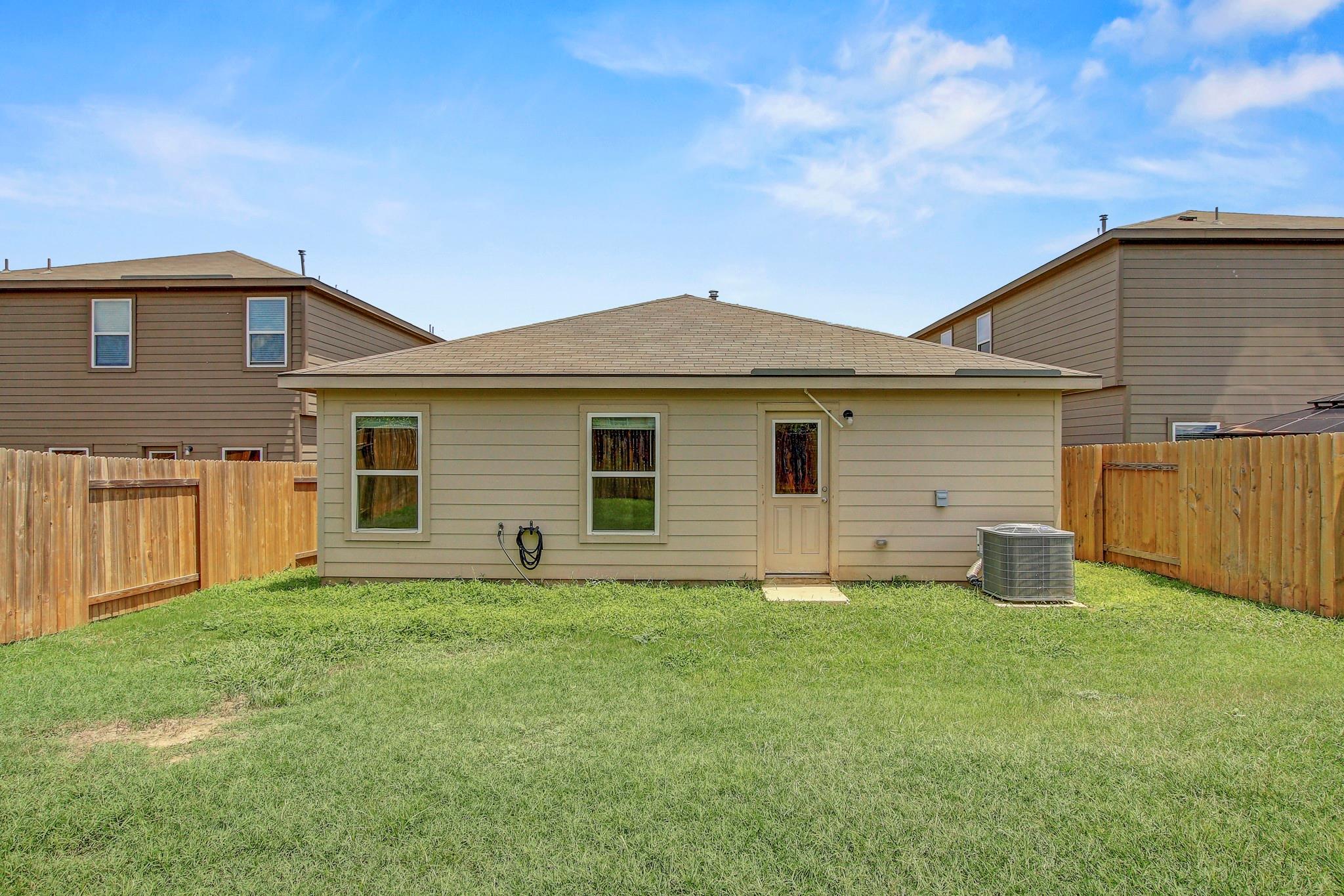 1326 Amy Dr, Kyle, TX 78640