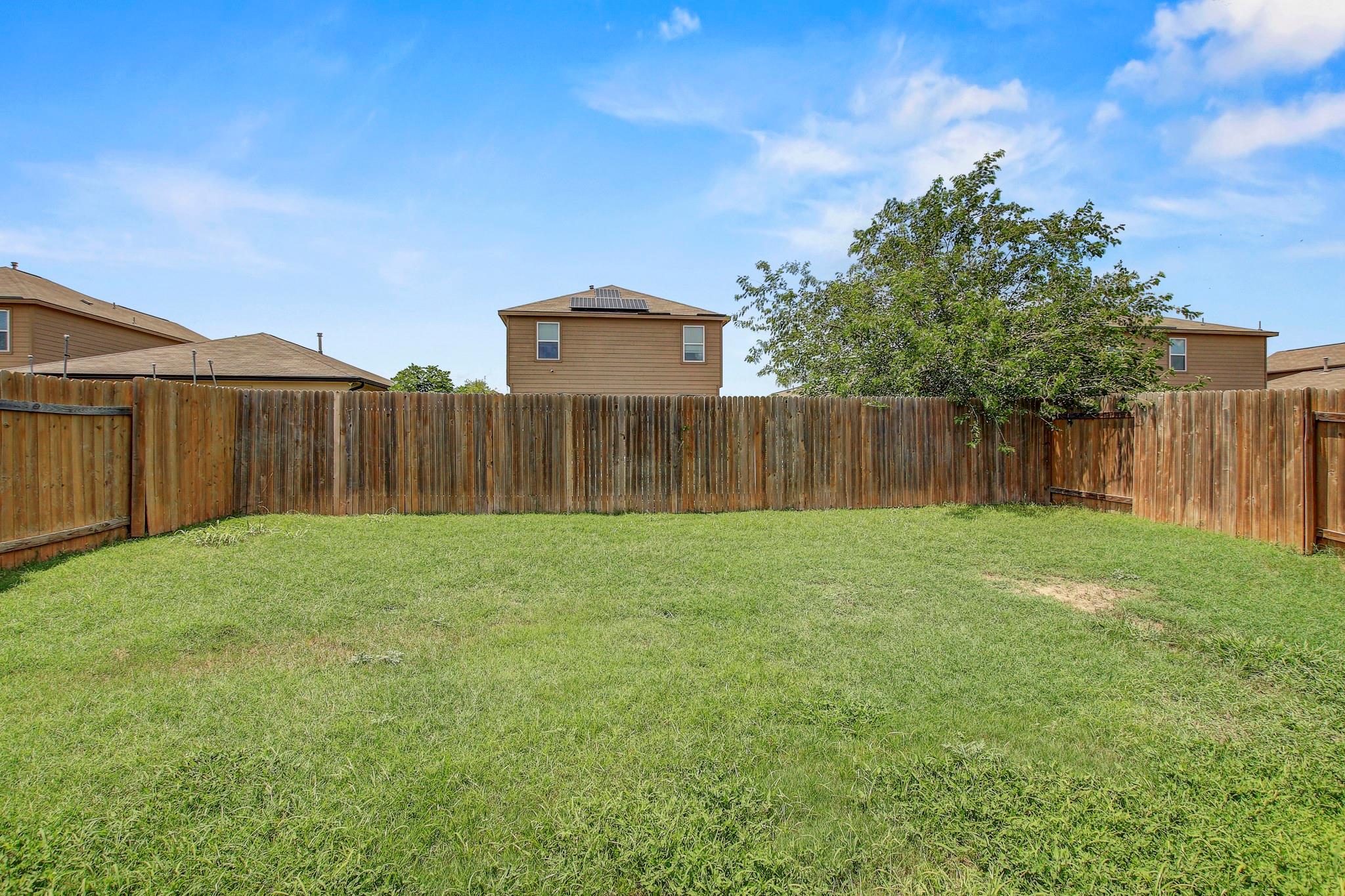 1326 Amy Dr, Kyle, TX 78640