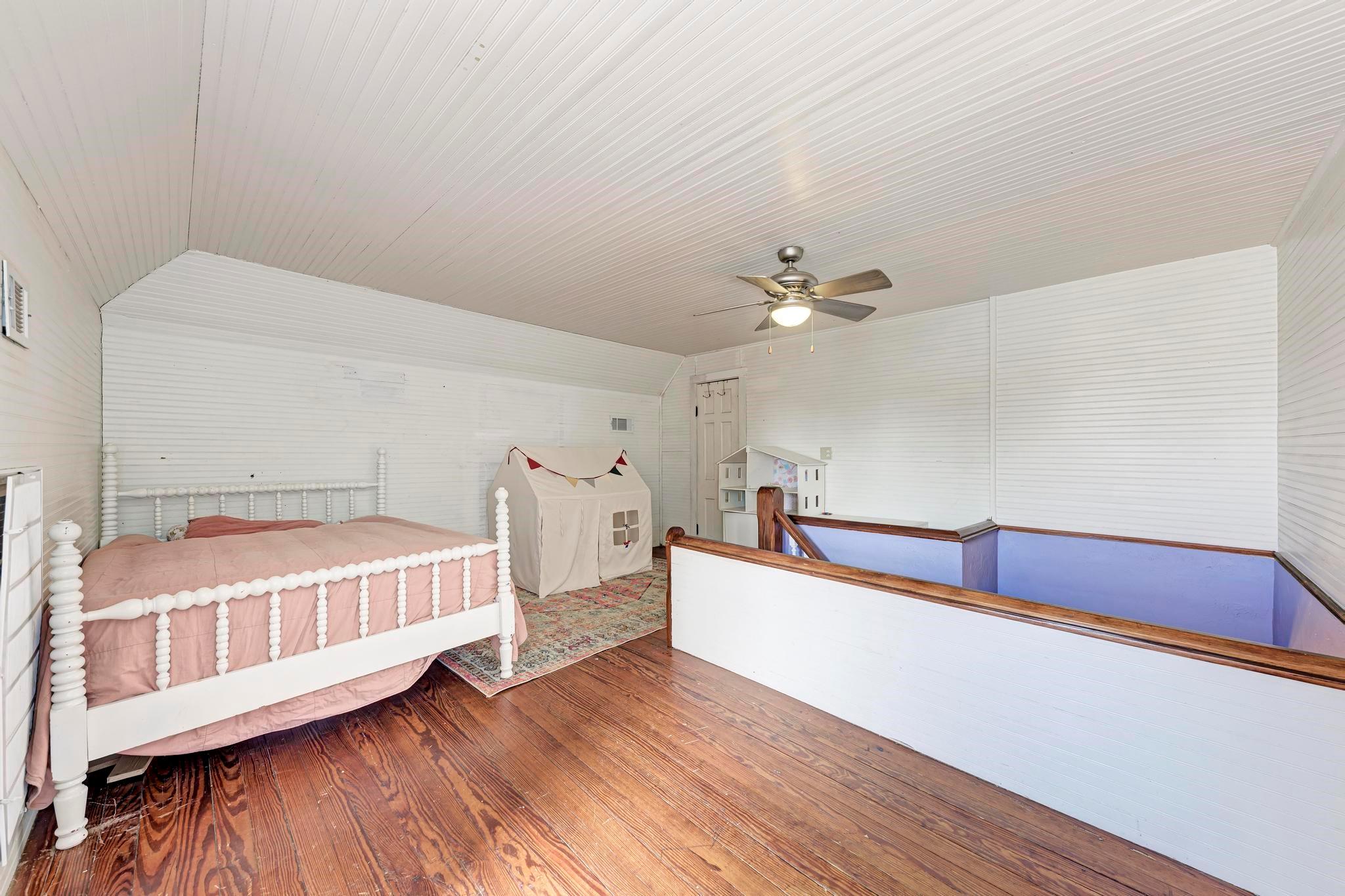 308 N Broad St, Coupland, TX 78615