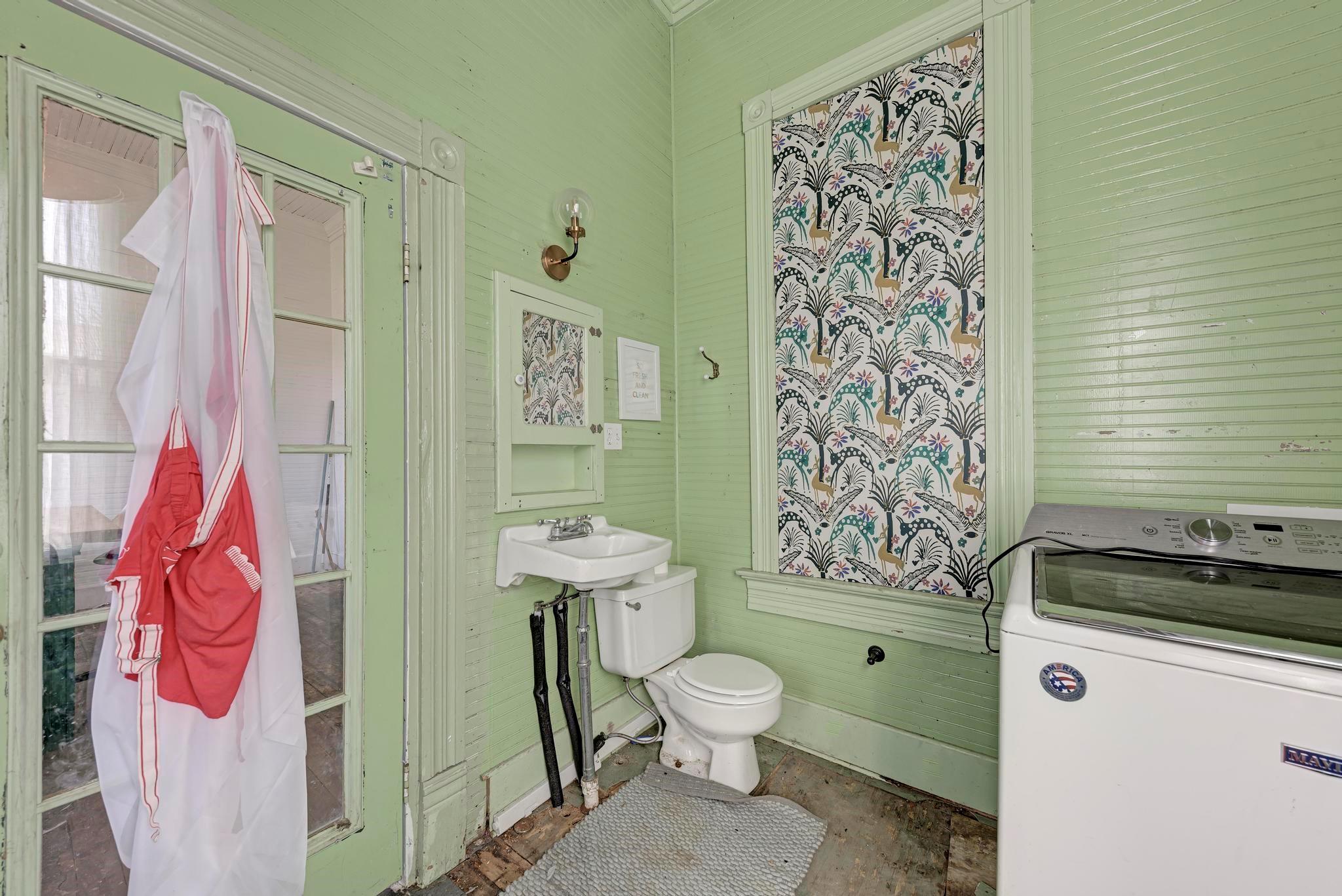 308 N Broad St, Coupland, TX 78615
